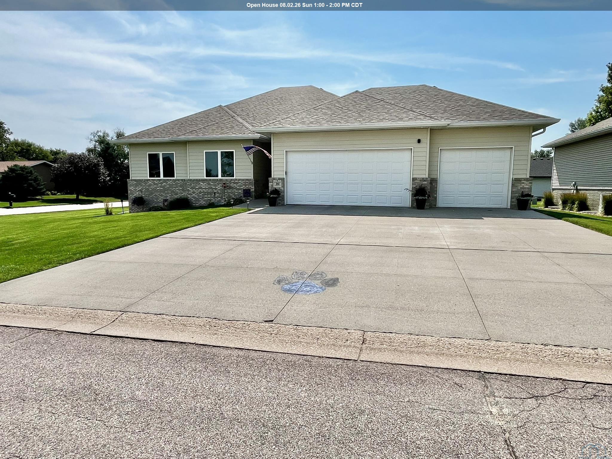 201 Lexington Court, Elk Point, SD 57025 