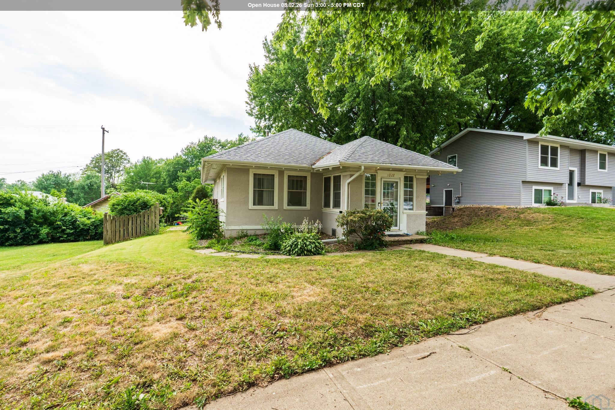 1027 1st Ave SE, LeMars, IA 51031 