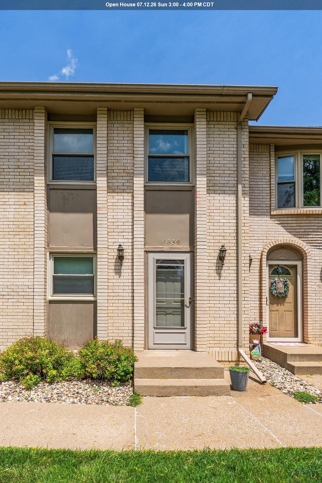 1839 INDIAN HILLS DR, Sioux City, IA 51104 