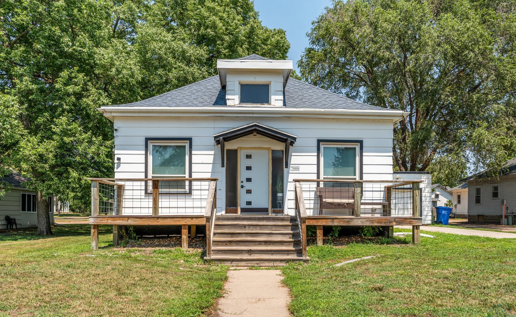 708 Main E, Vermillion, SD 57069 