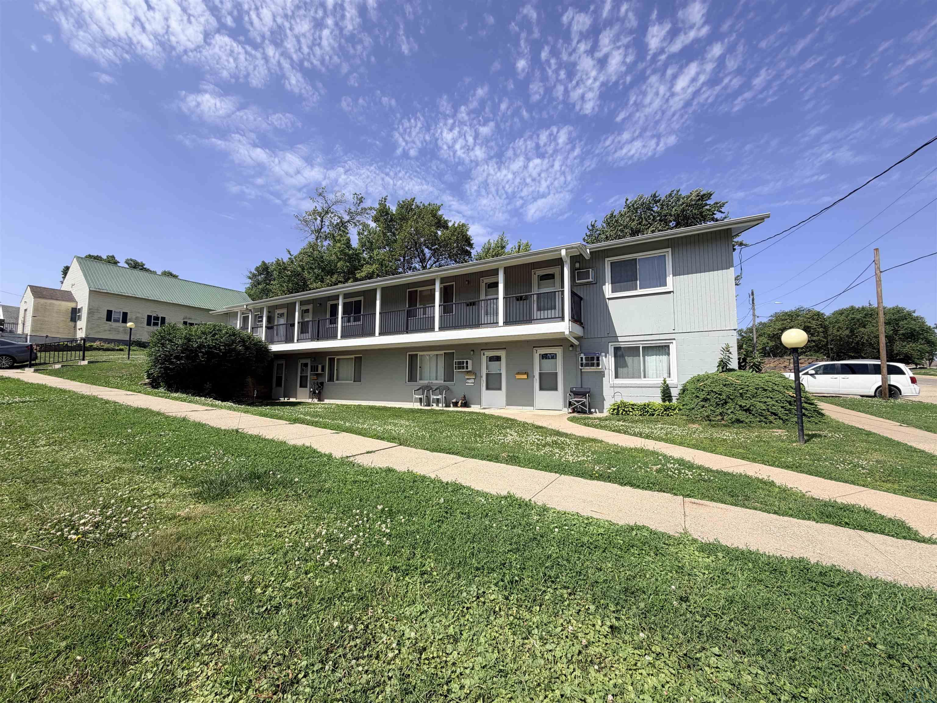 1005 GLASS ST S, Sioux City, IA 51106 