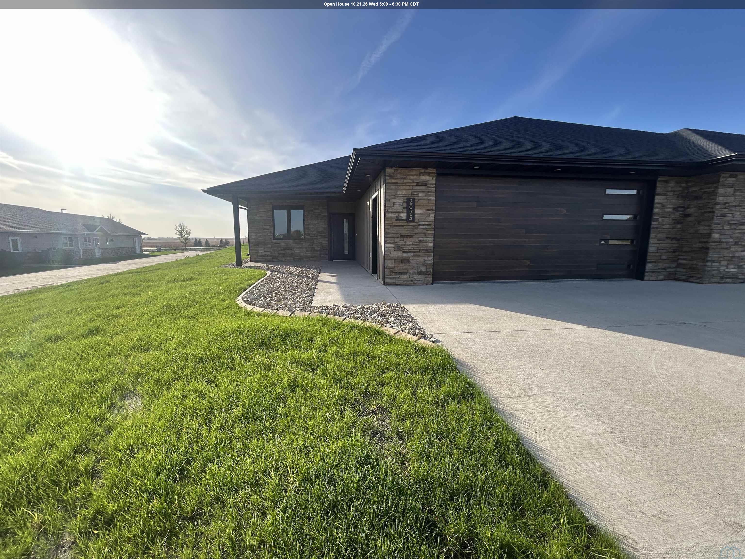2075 Riviera RD, Sioux Center, IA 51250 
