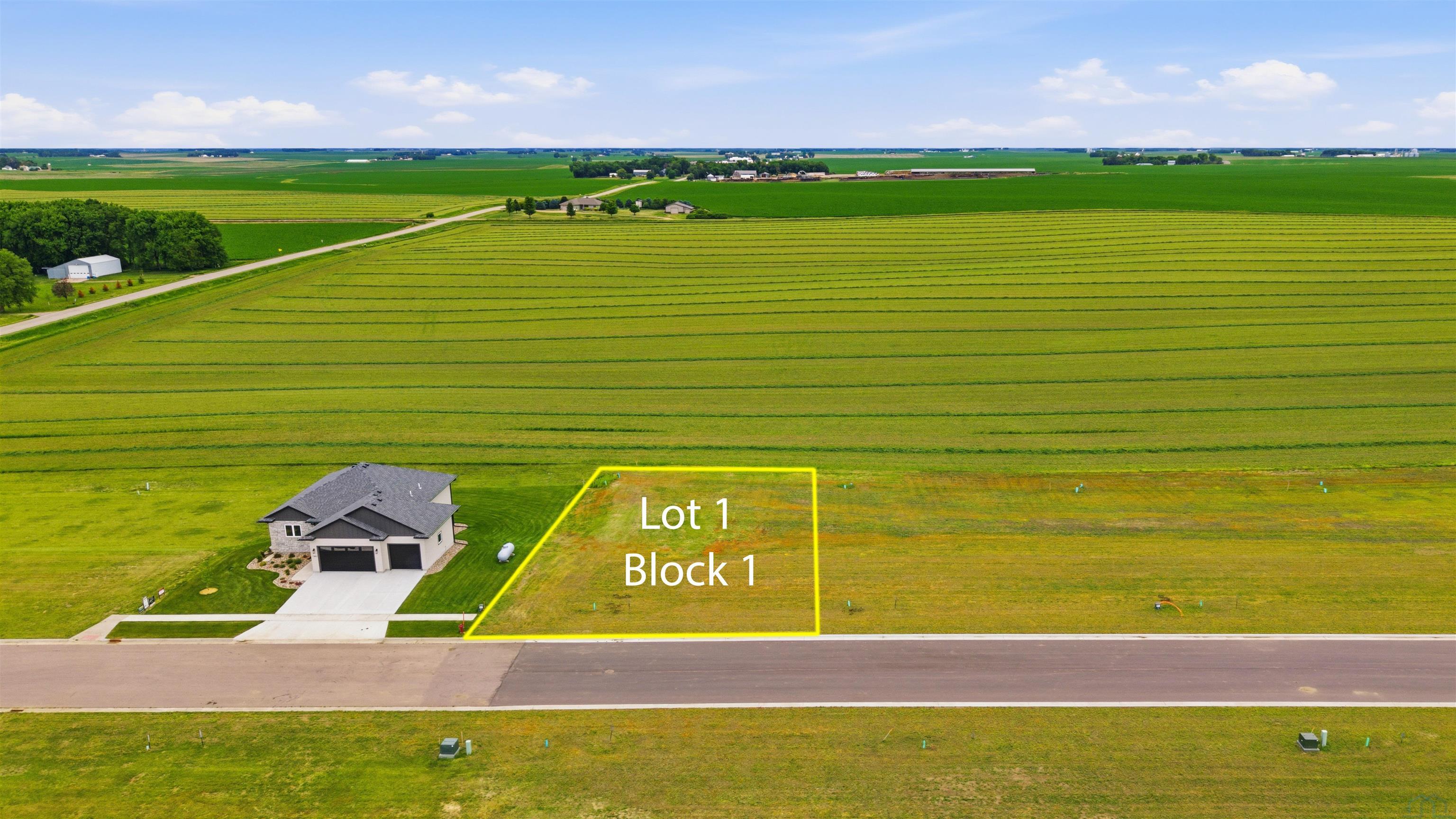 1405 Castle St, Larchwood, IA 51241 
