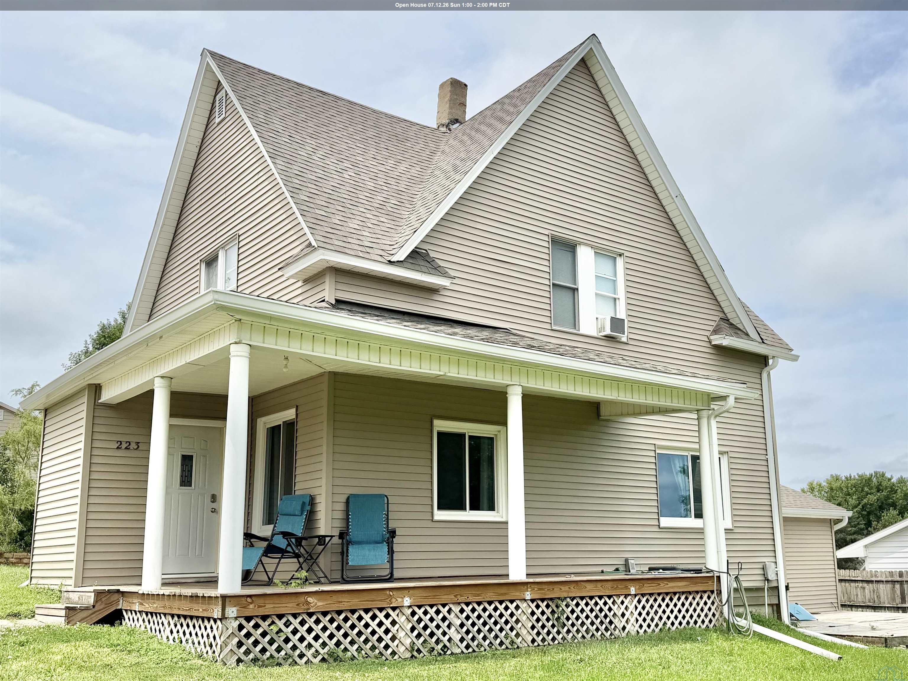 223 Grand St. W, Hinton, IA 51024 
