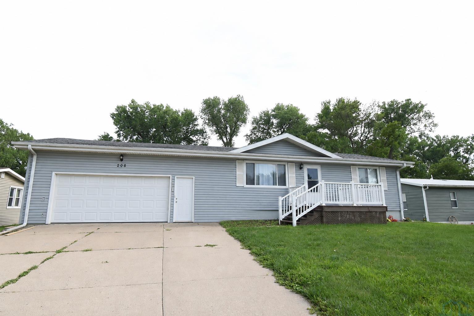 208 St James, Jackson, NE 68743 