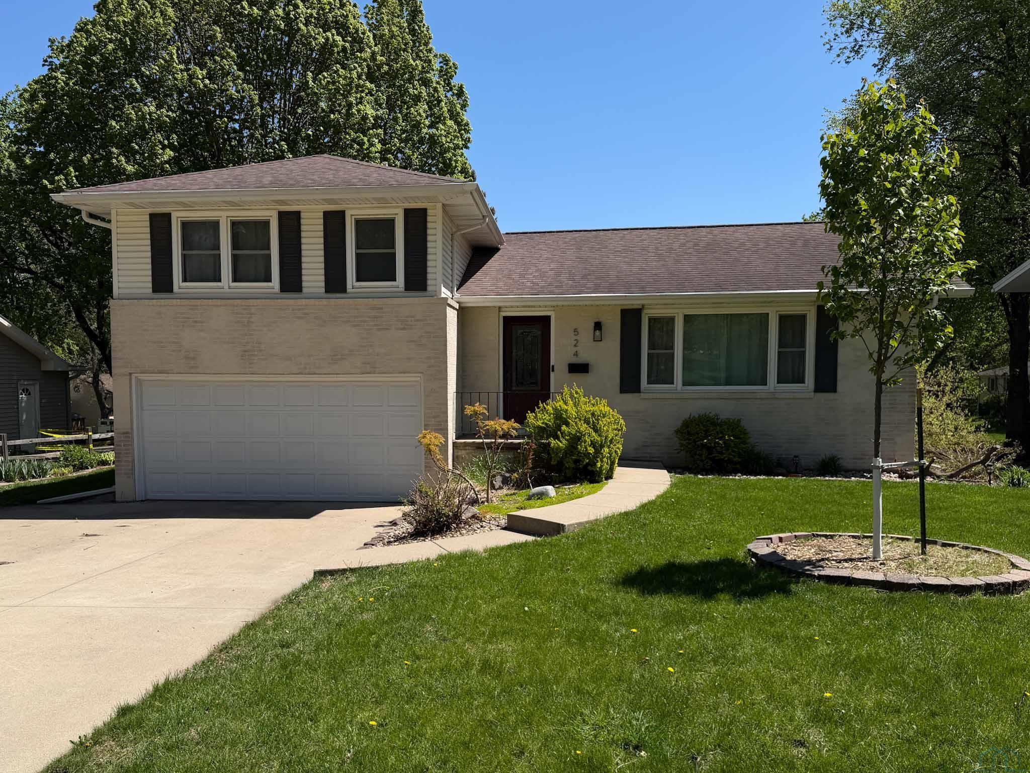 524 3rd Ave SE						  						 , Sioux Center						 , IA						  51250						  