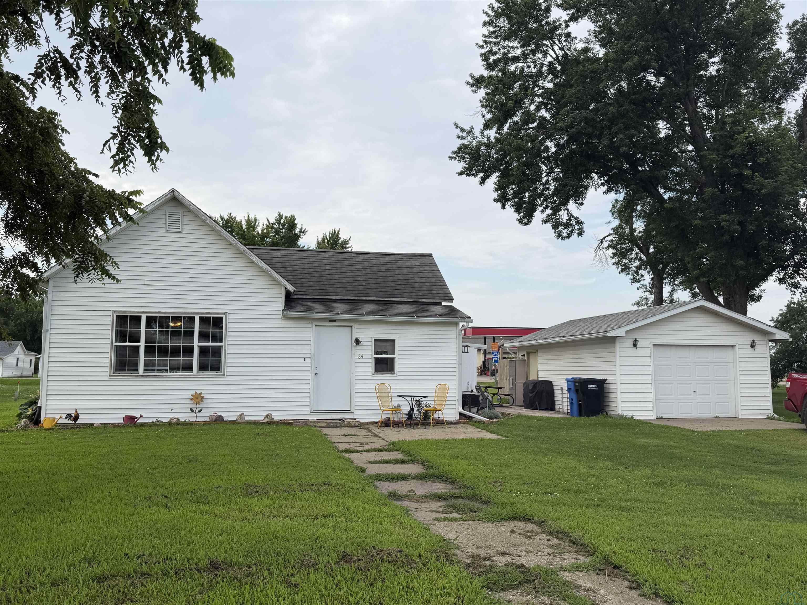 84 Hardy St, Akron, IA 51001 