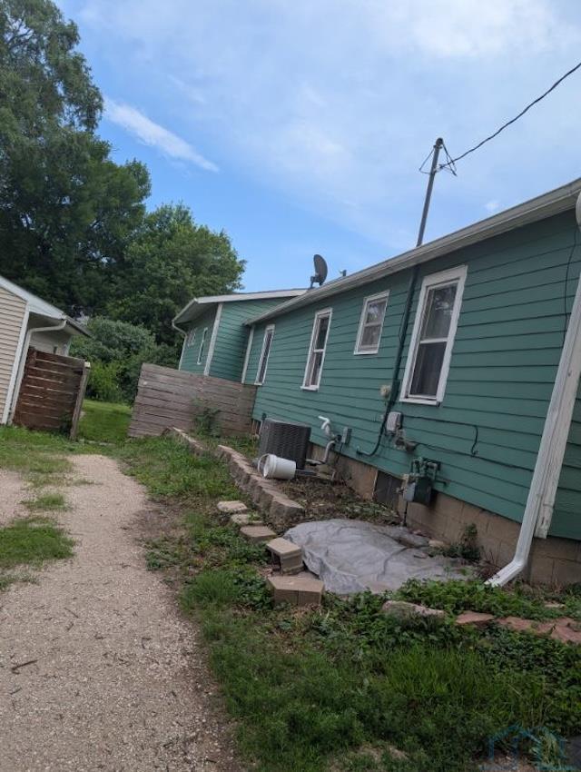 2320 HENRY ST S, Sioux City, IA 51106 