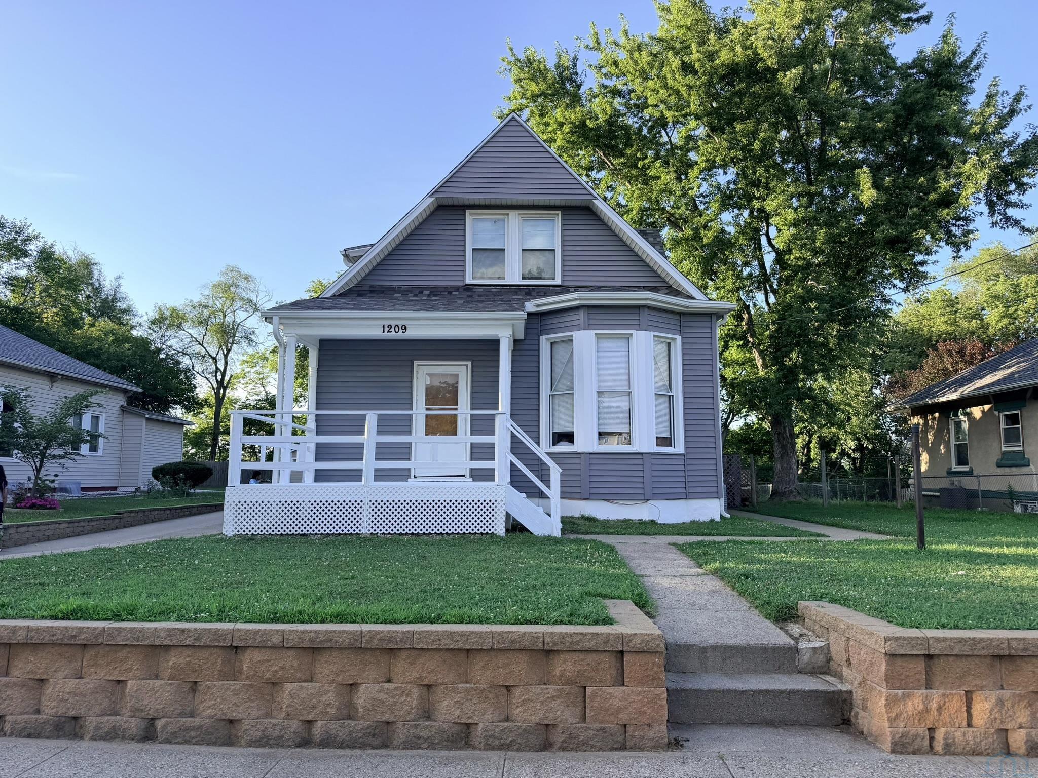 1209 6TH ST W, Sioux City, IA 51103 