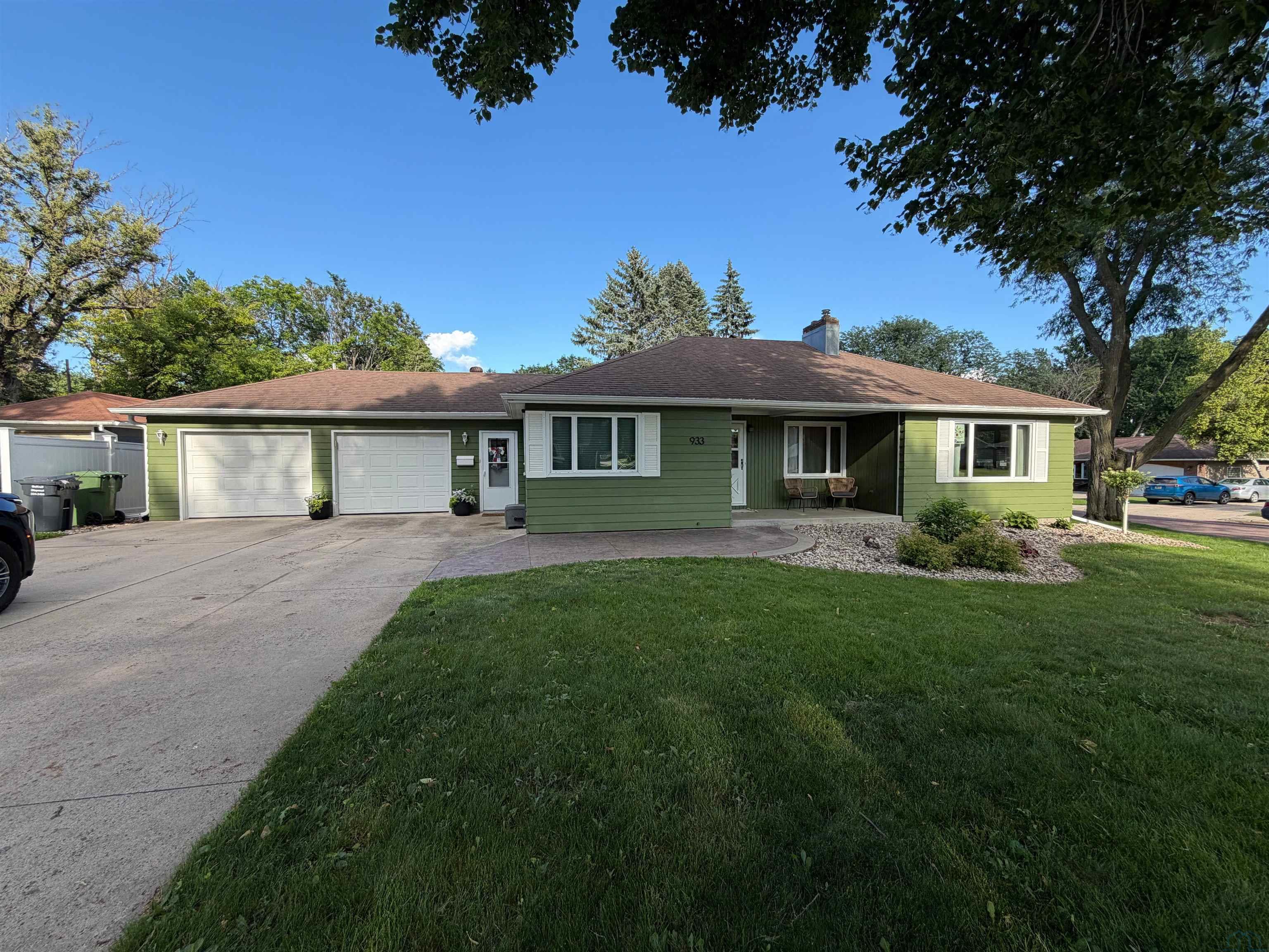 933 Roosevelt Avenue, Sheldon, IA 51201- 