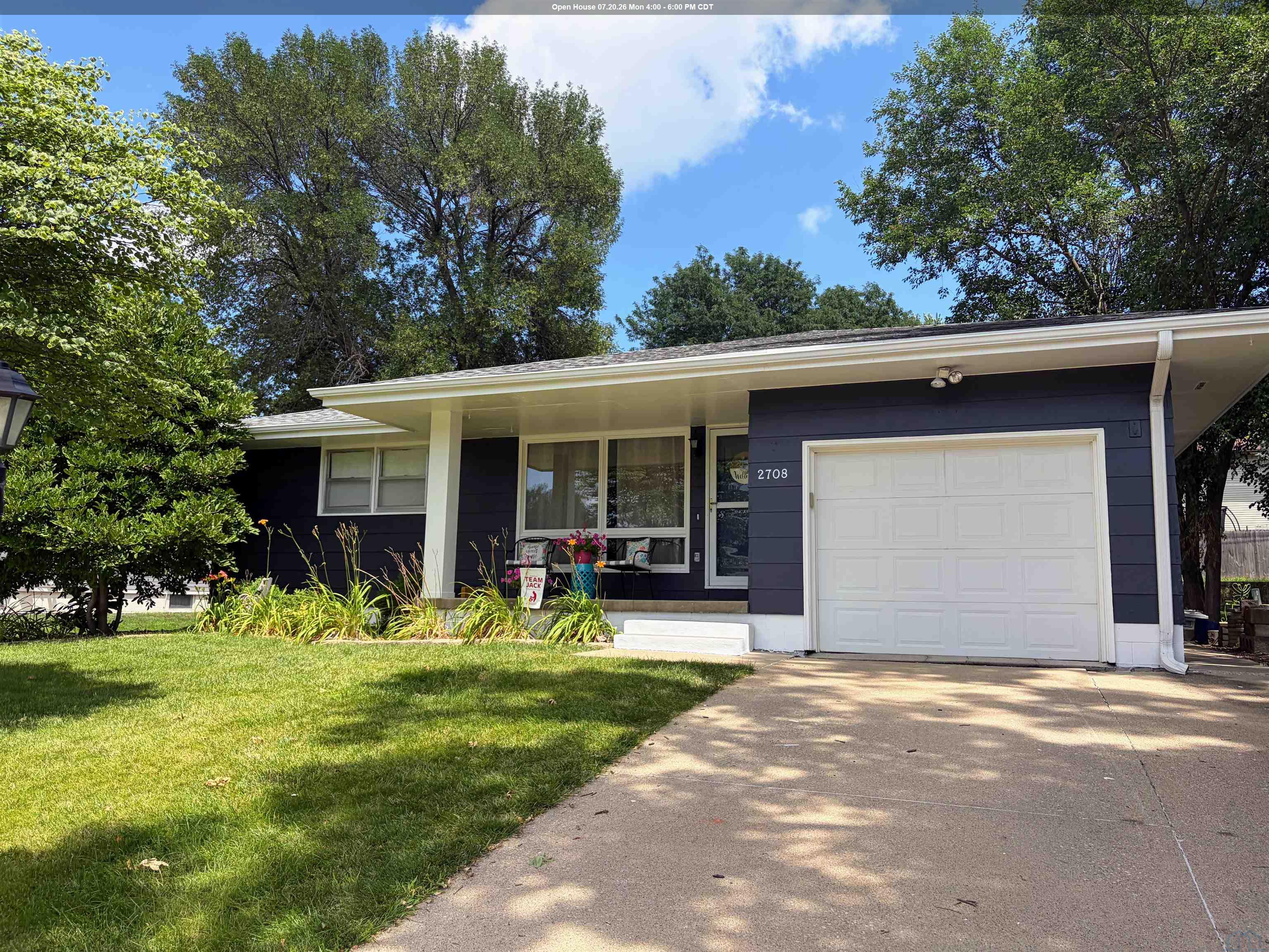 2708 S Lyons St., Sioux City, IA 51106 