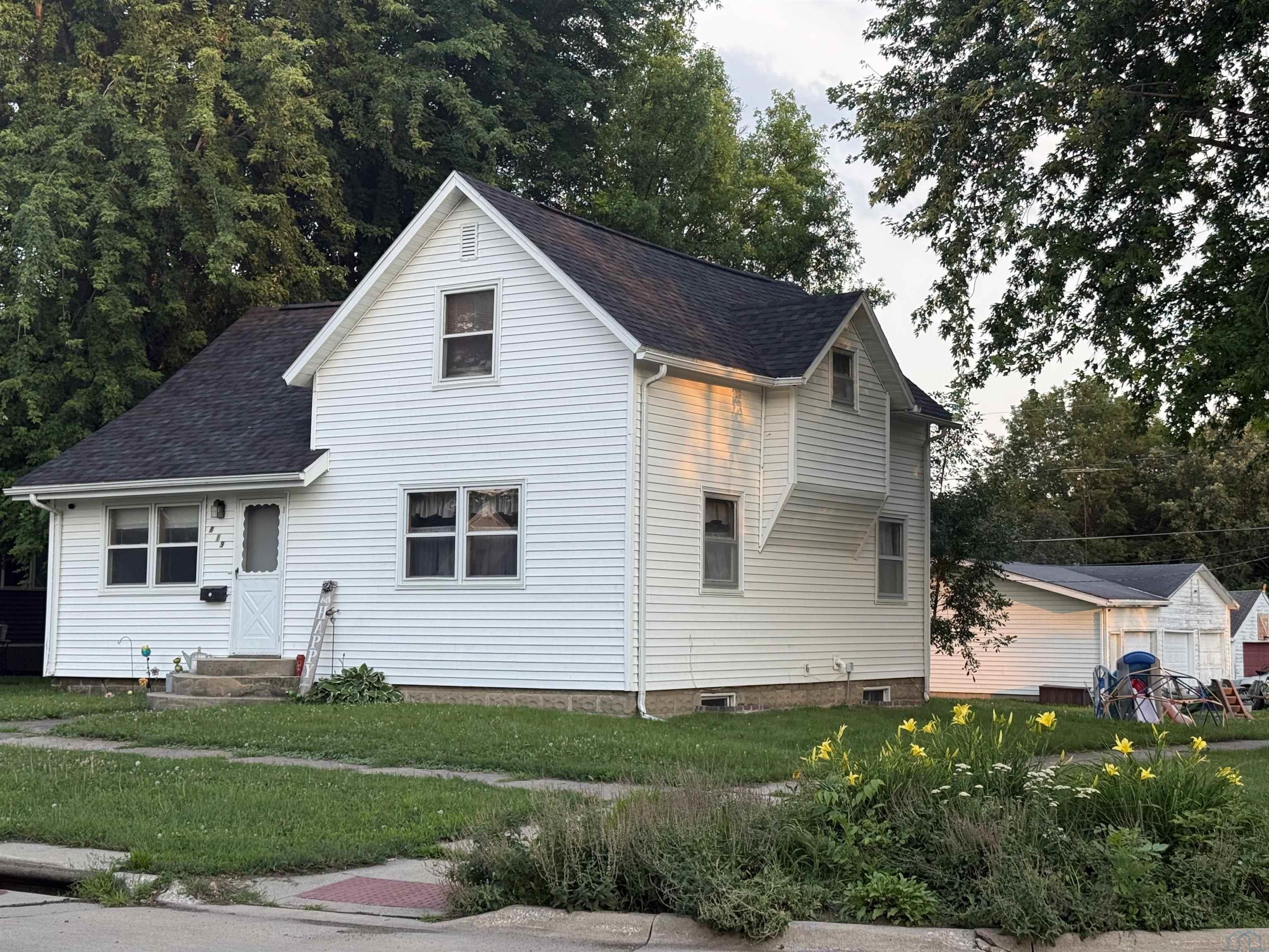 819 CHERRY ST W, Cherokee, IA 51012 
