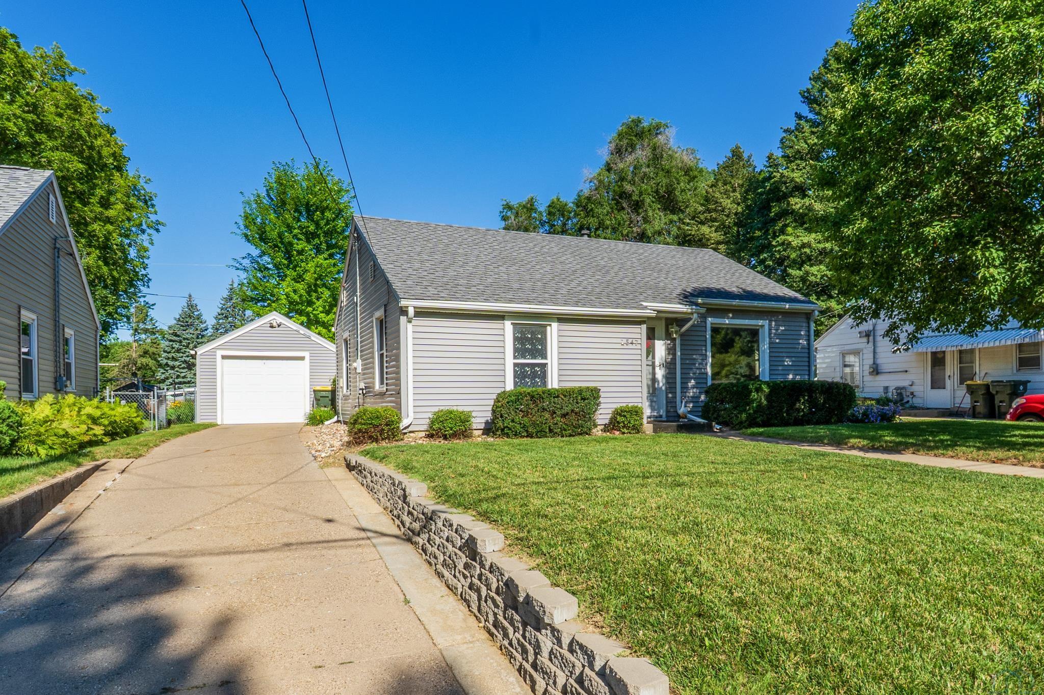 2547 S SAINT AUBIN ST, Sioux City, IA 51106 