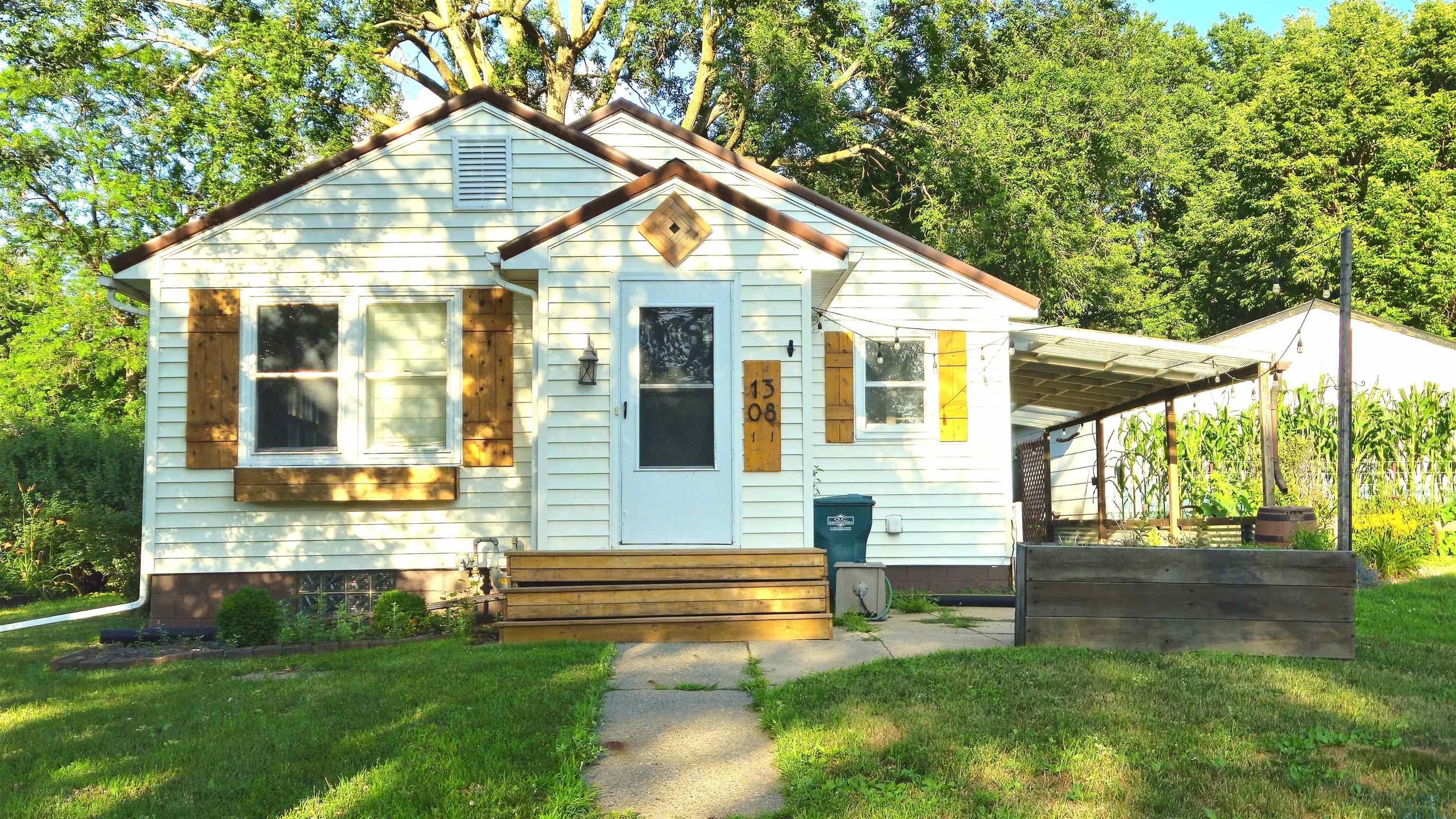 1308 AVE M						  						 , Hawarden						 , IA						  51023						  