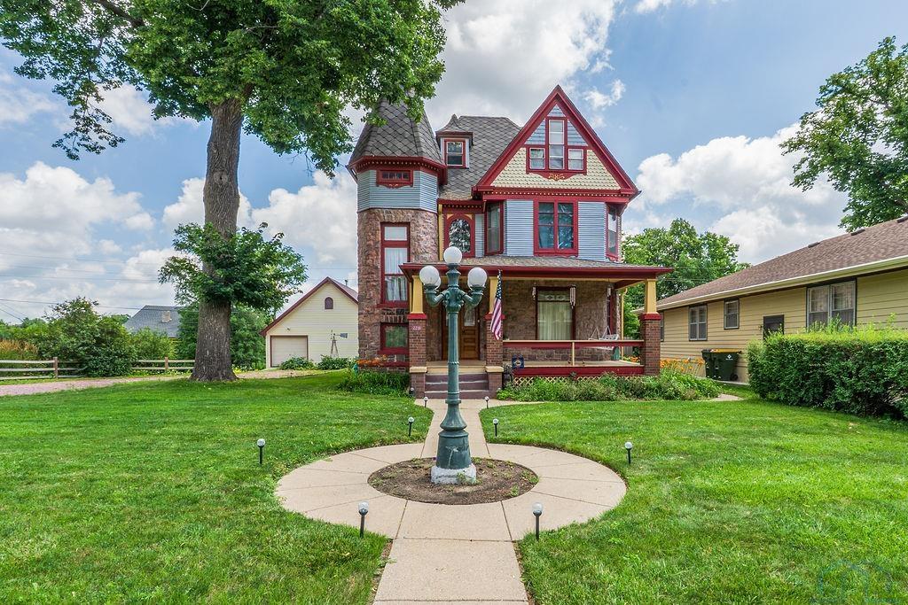 2216 JACKSON ST, Sioux City, IA 51104 