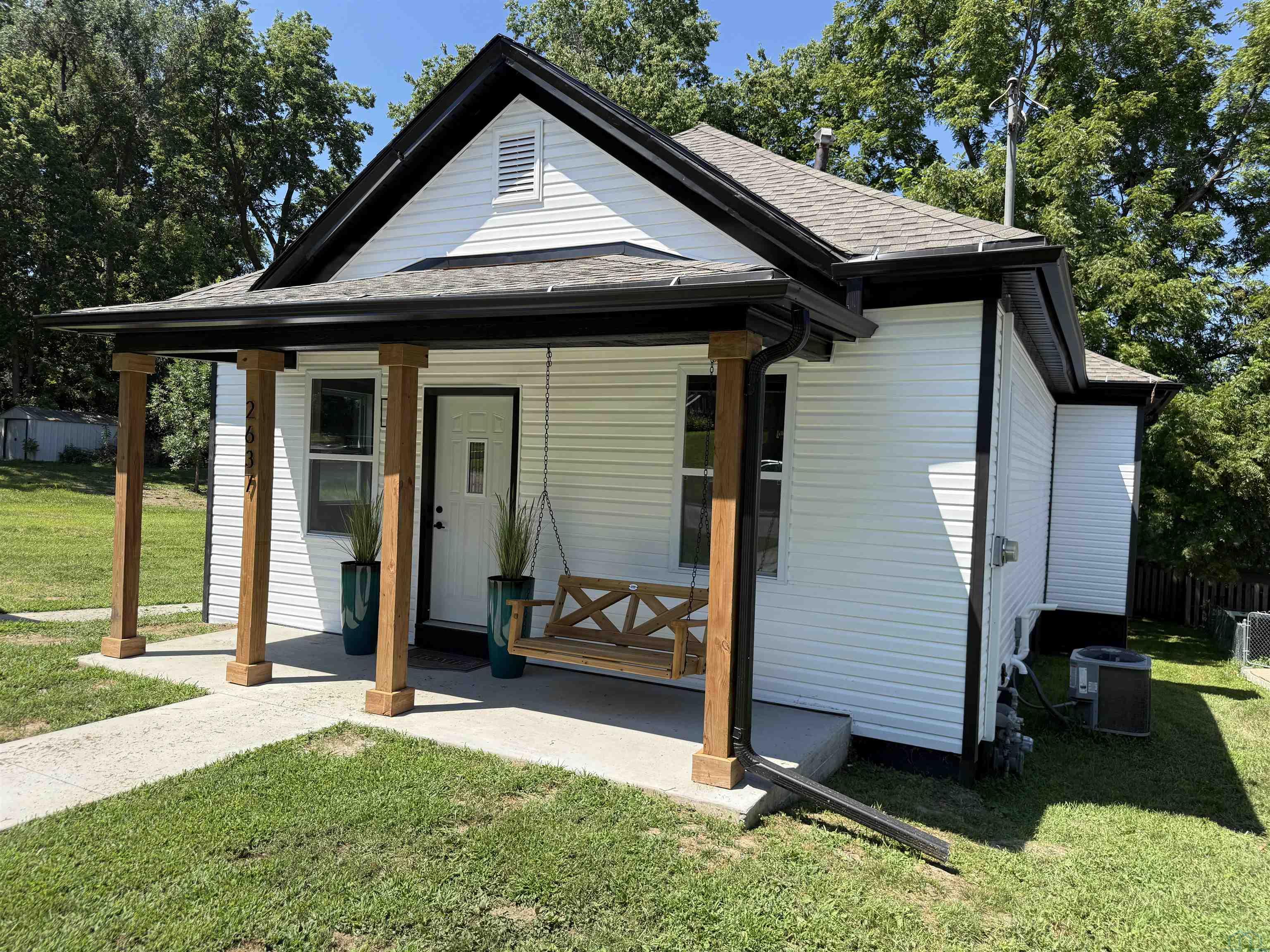 2637 CLEVELAND ST S, Sioux City, IA 51106 