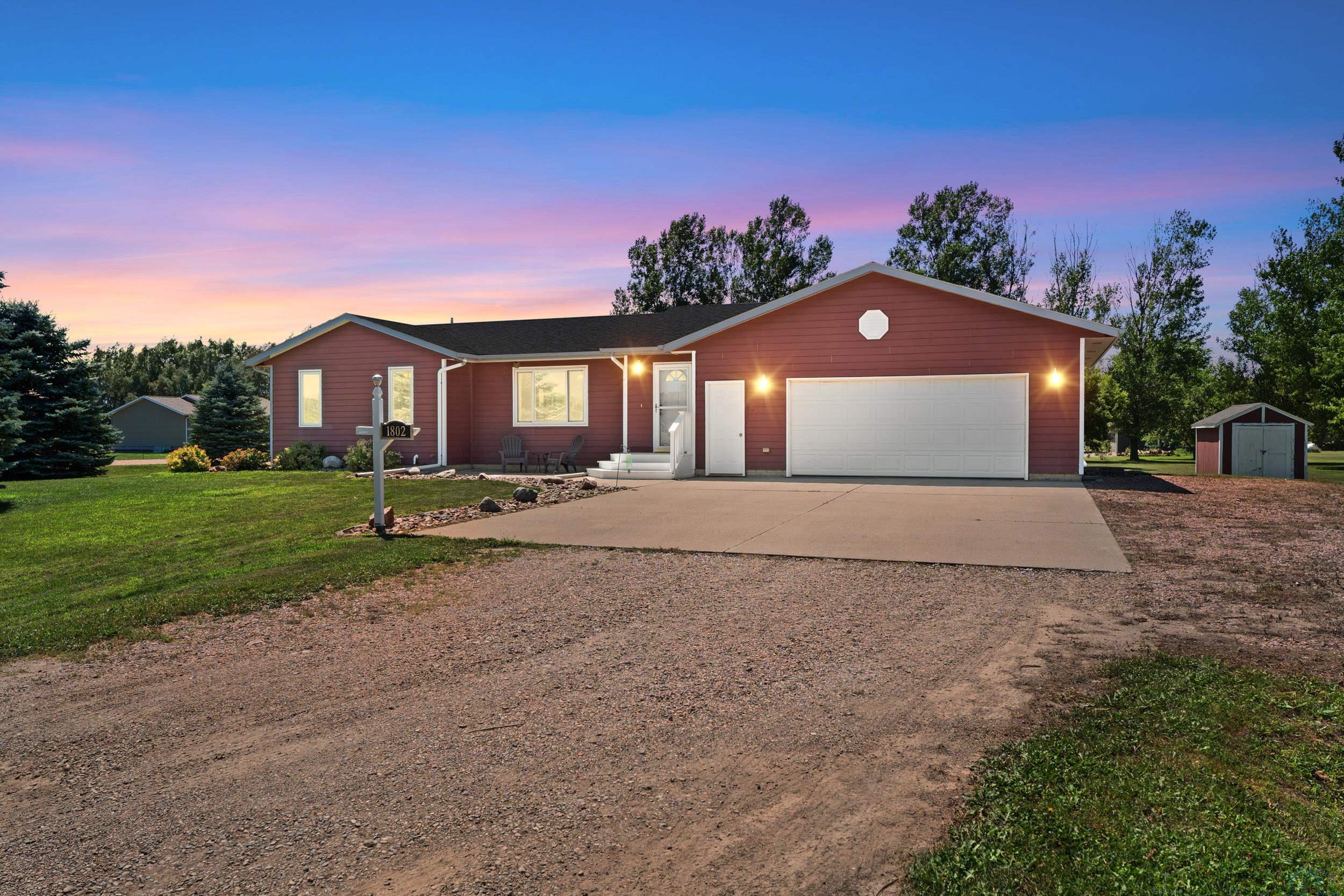 1802 Creighton Ave, Vermillion, SD 57069 