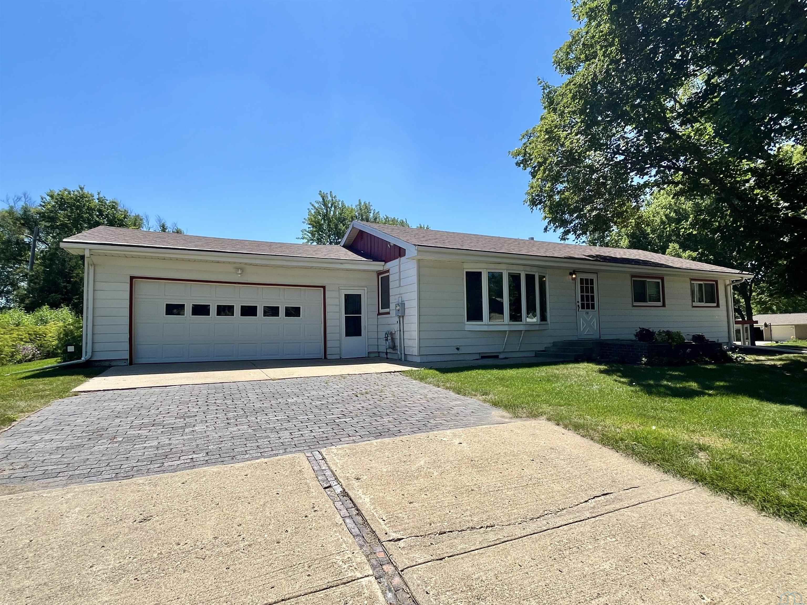 210 Walnut St. S, Elk Point, SD 57025 