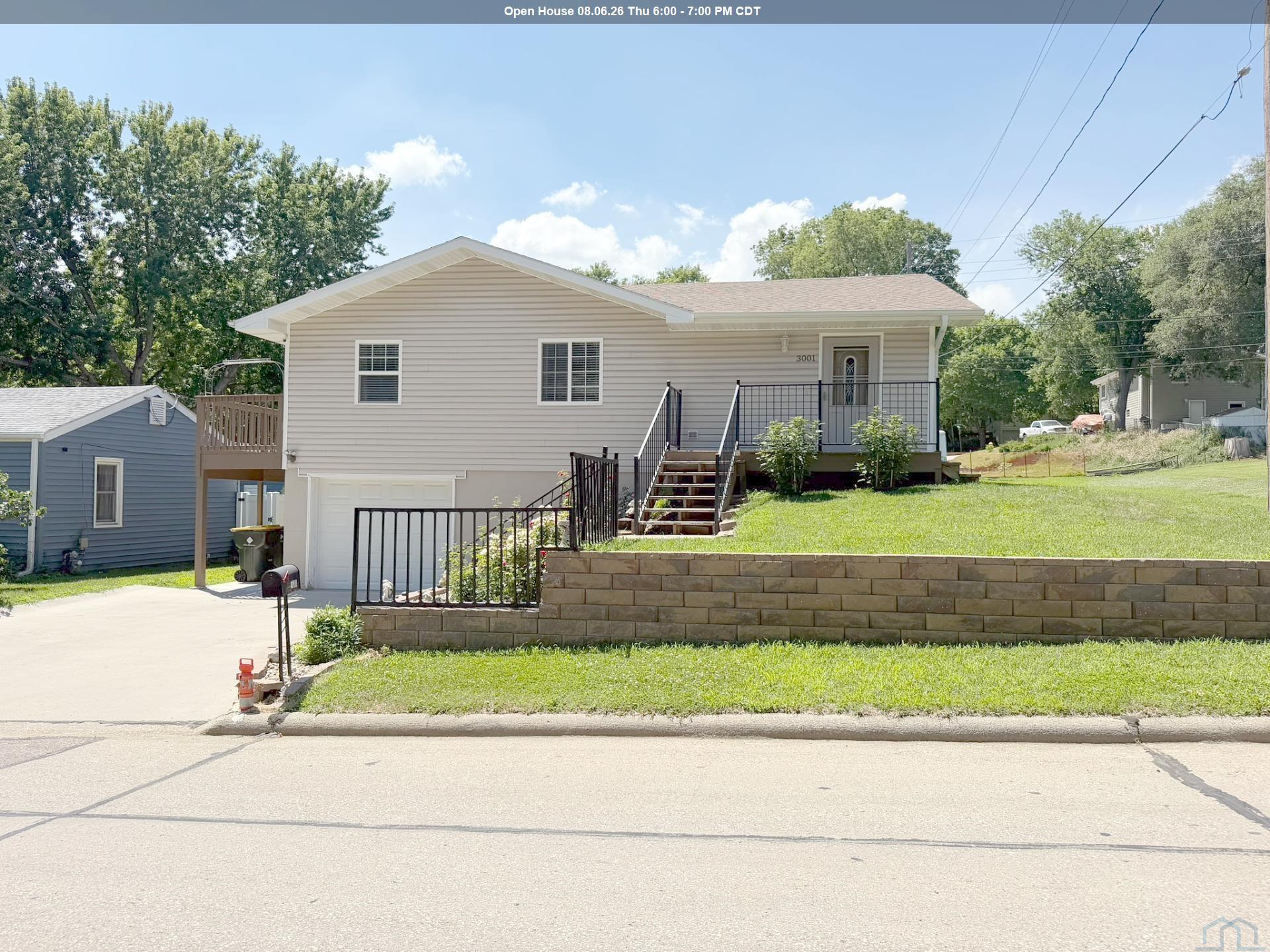 3001 MARTHA ST S, Sioux City, IA 51106 