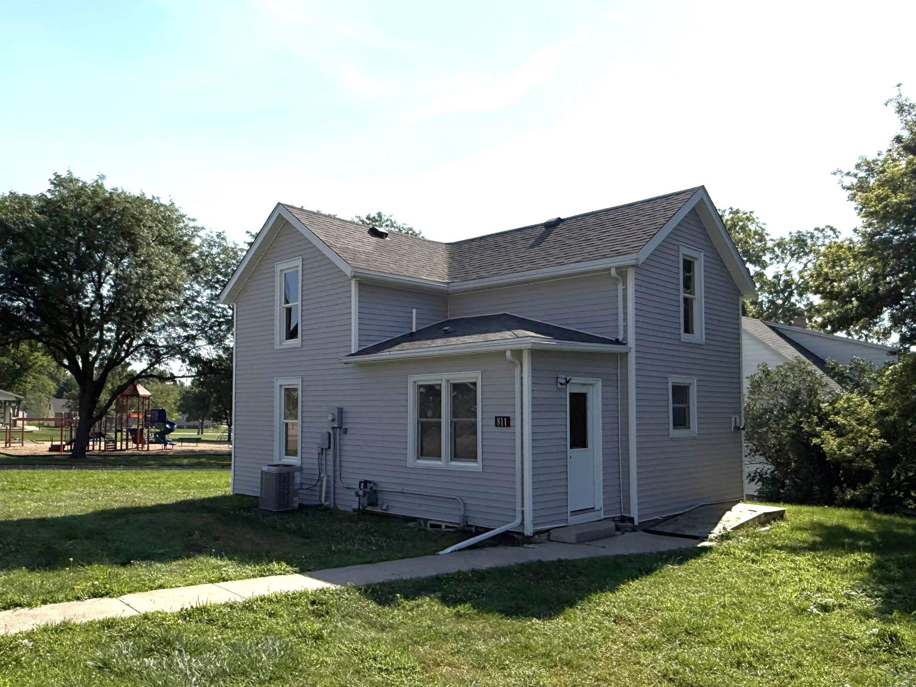 811 6TH AVE						  						 , Alton						 , IA						  51003						  