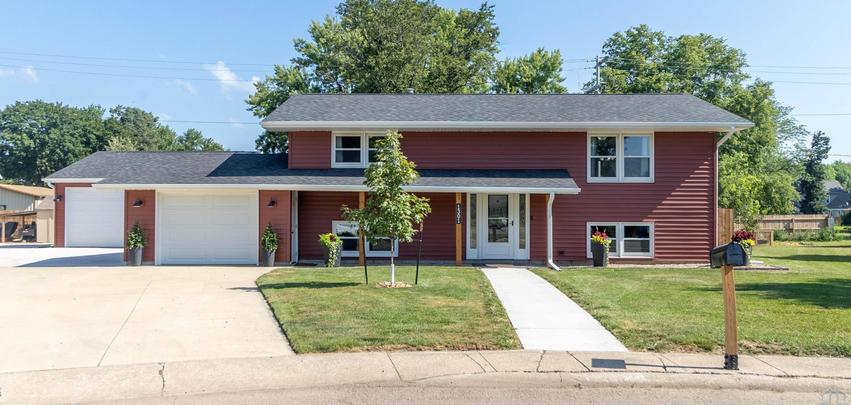 1301 Maple Dr, Onawa, IA 51040 