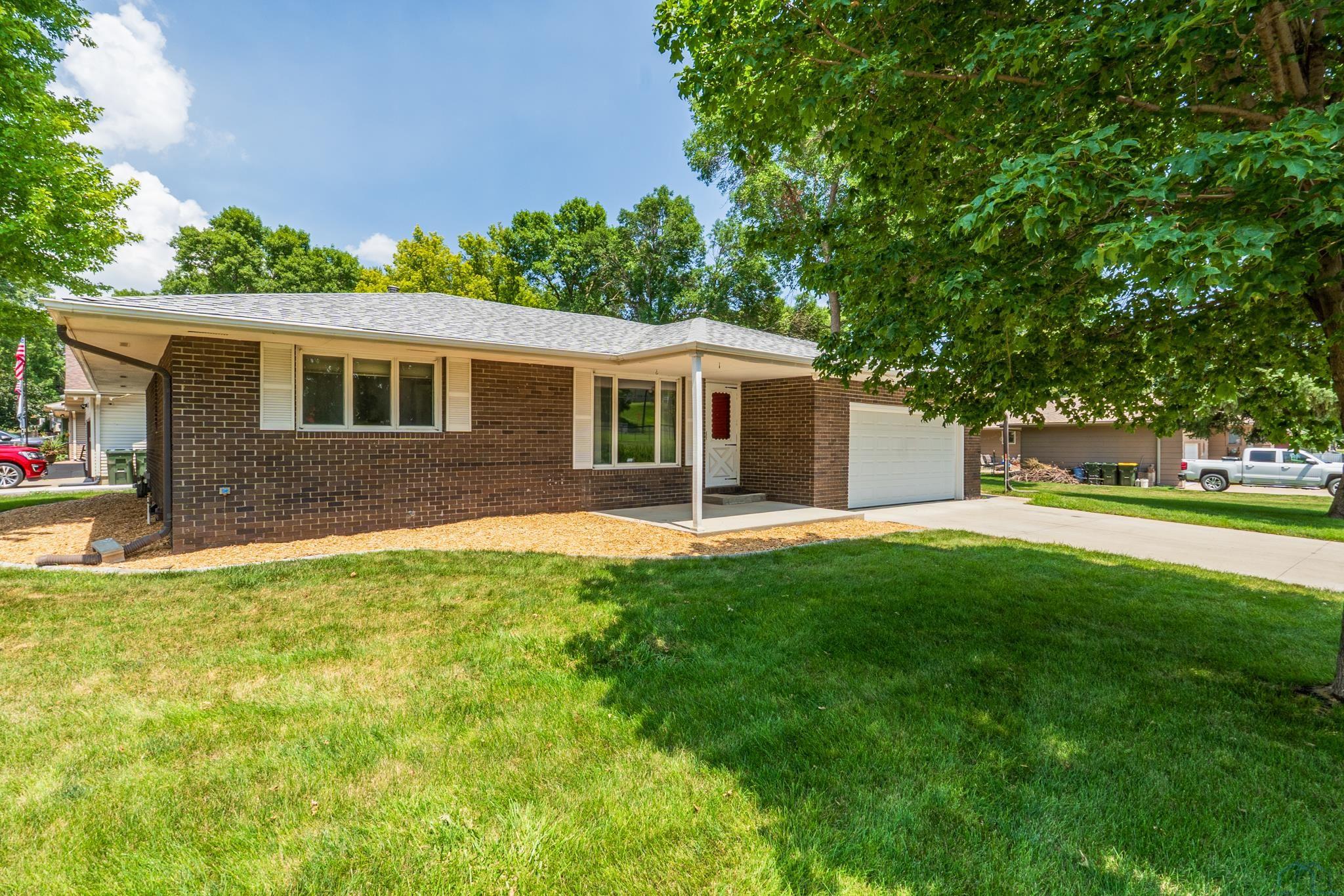 5101 Sunnybrook, Sioux City, IA 51106 