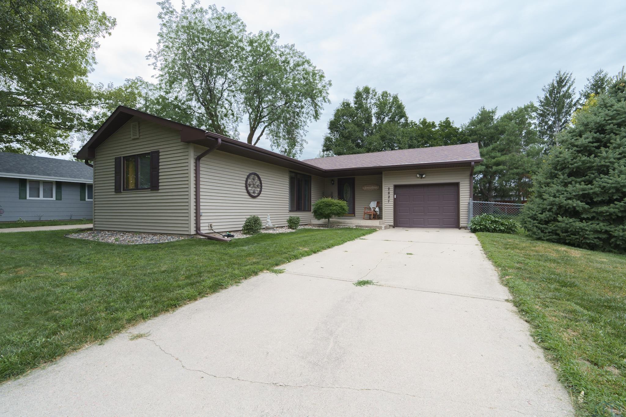 2827 PAXTON ST S, Sioux City, IA 51106 