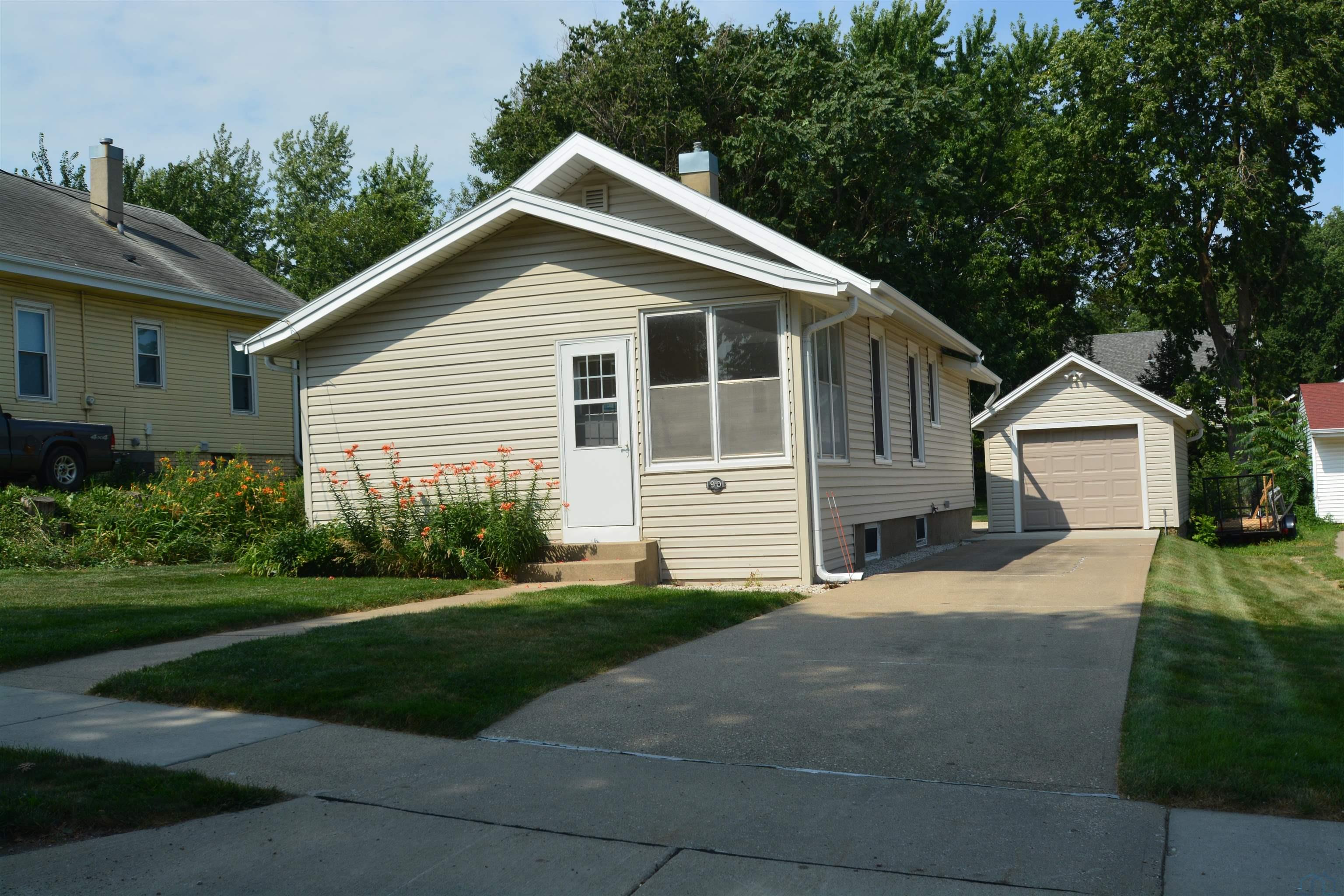1901 Clinton St S, Sioux City, IA 51106 