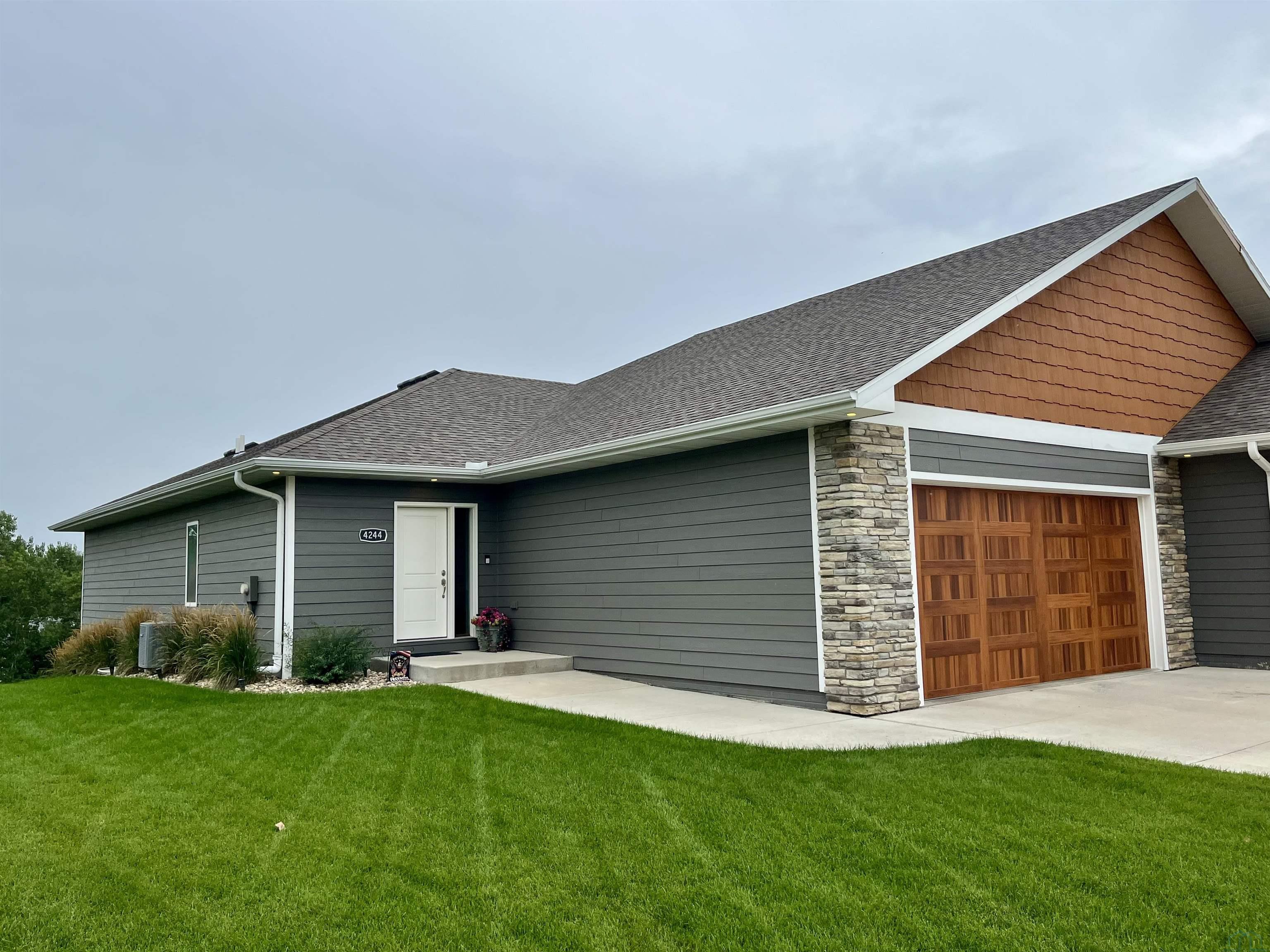4244 Fremar Dr., Sioux City, IA 51104 