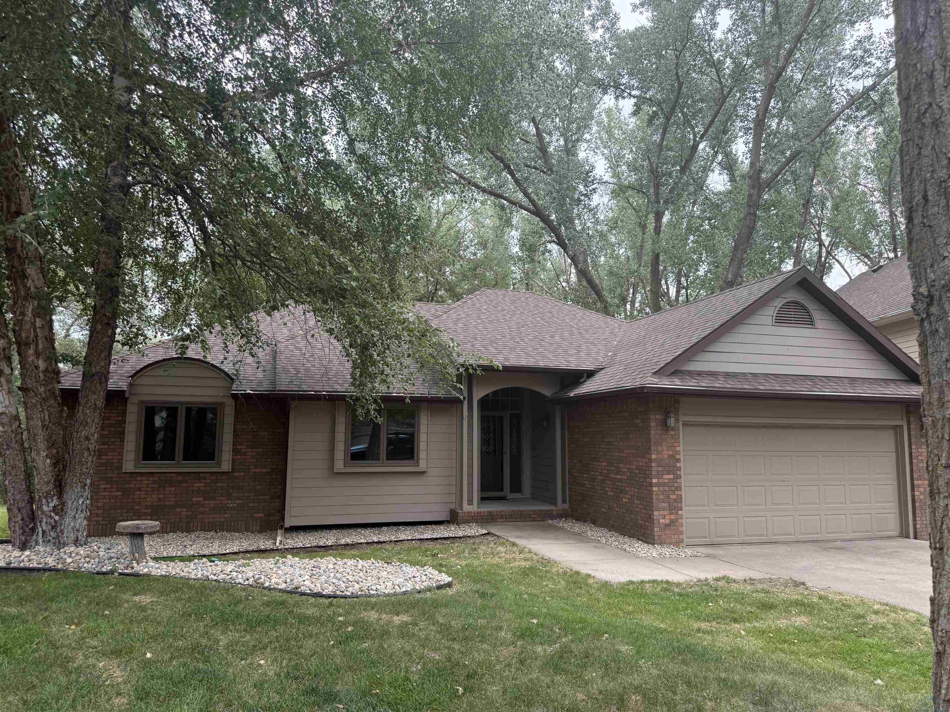 373 Muirfield Ct., Dakota Dunes, SD 57049 