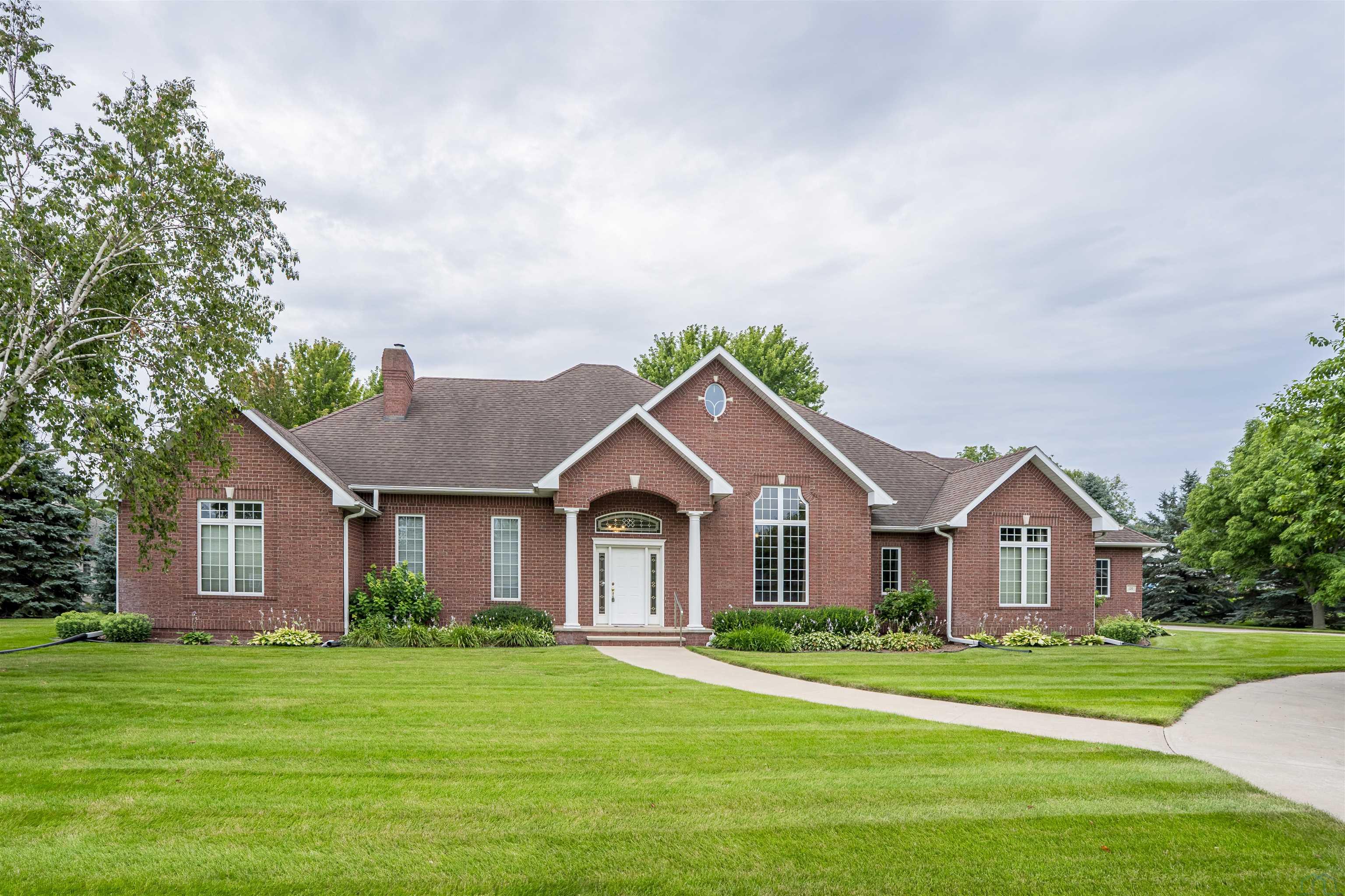 120 7th St PL NE, LeMars, IA 51031 