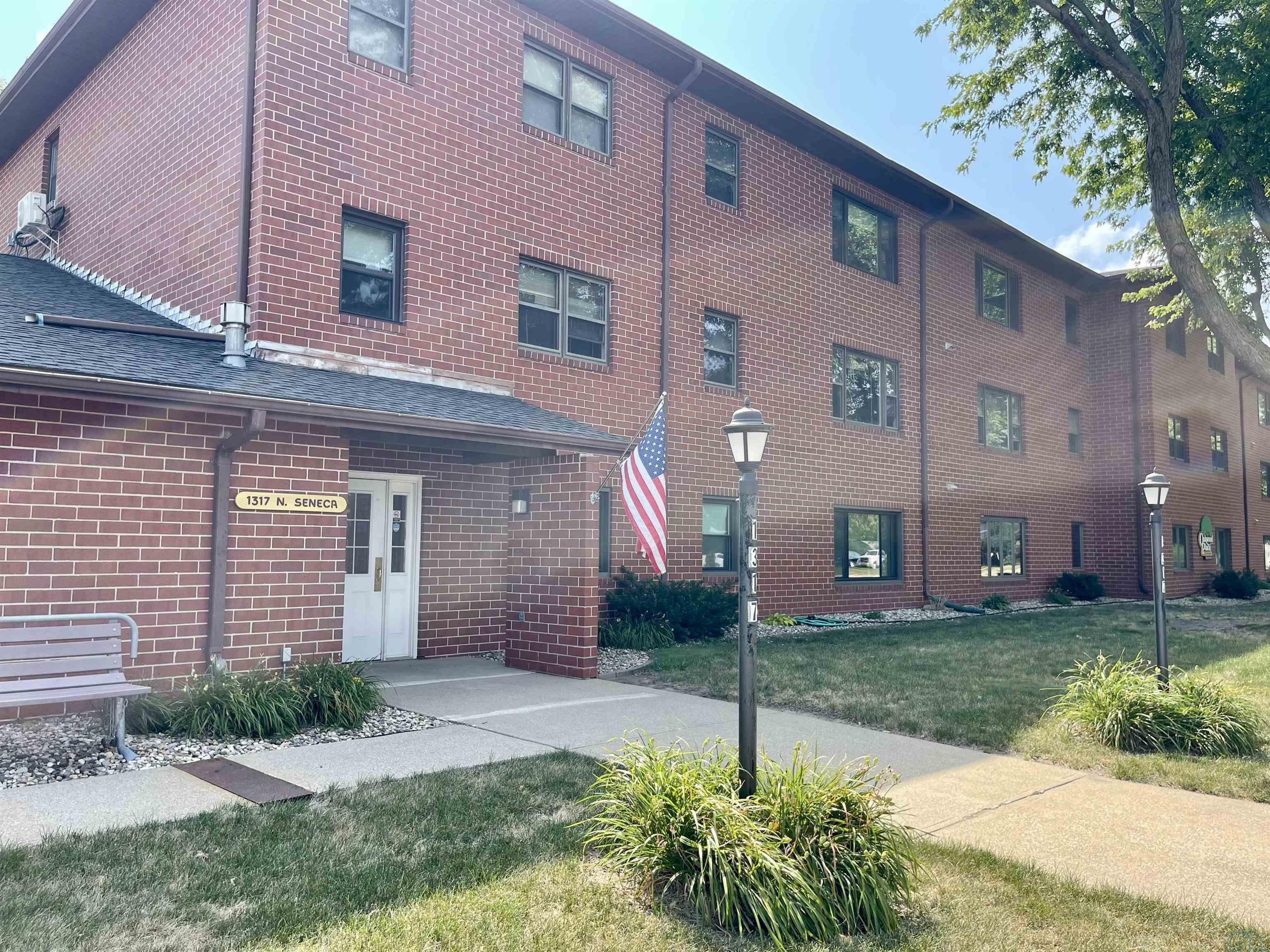 1317 Seneca Street #205, Storm Lake, IA 50588 