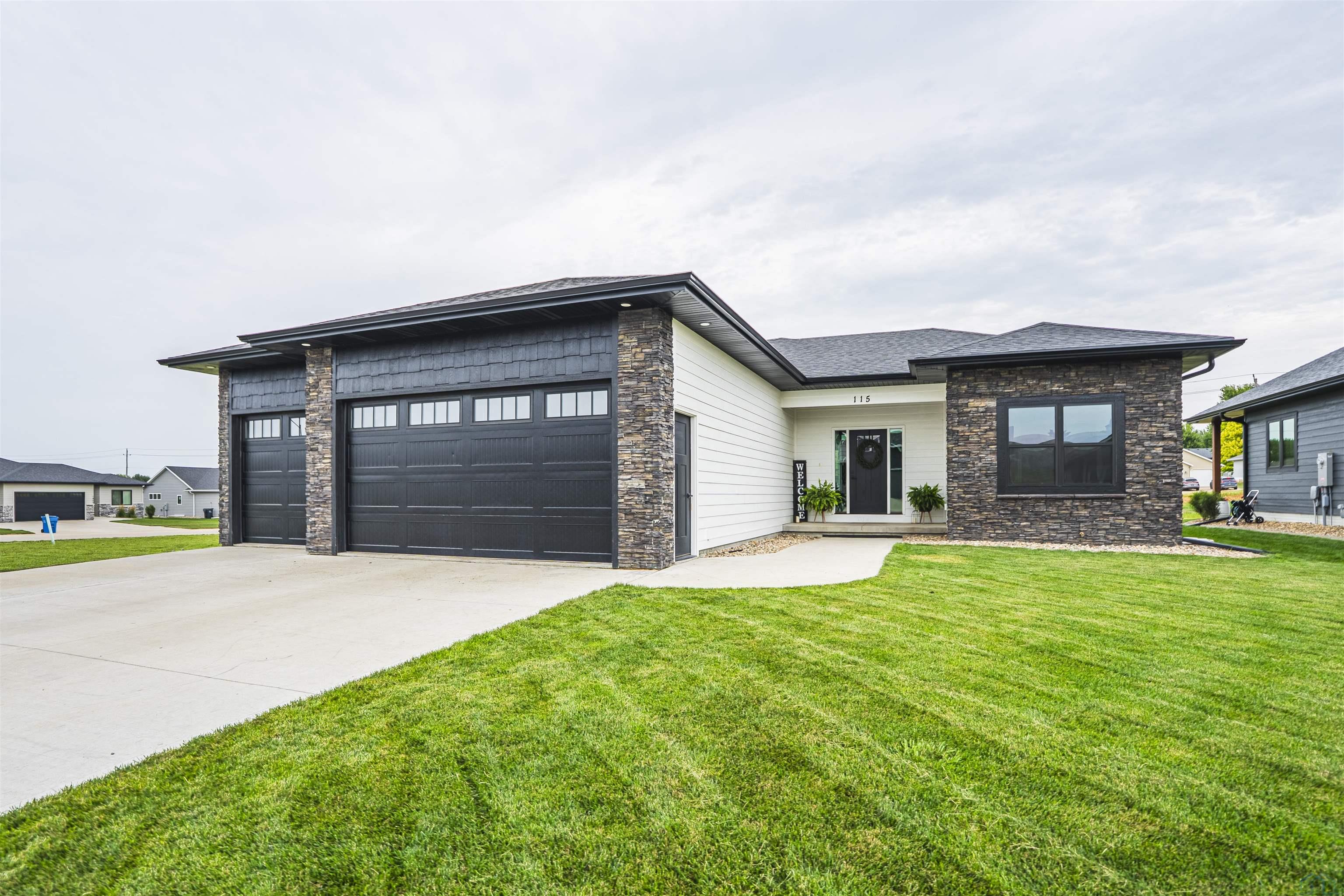 115 19th St SE, Le Mars, IA 51031 