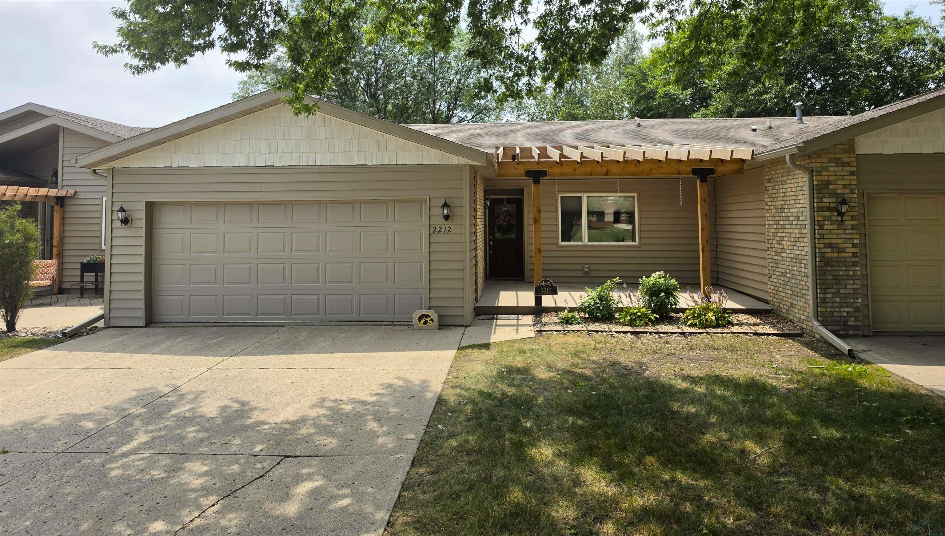 2212 6th St E, Sheldon, IA 51201 
