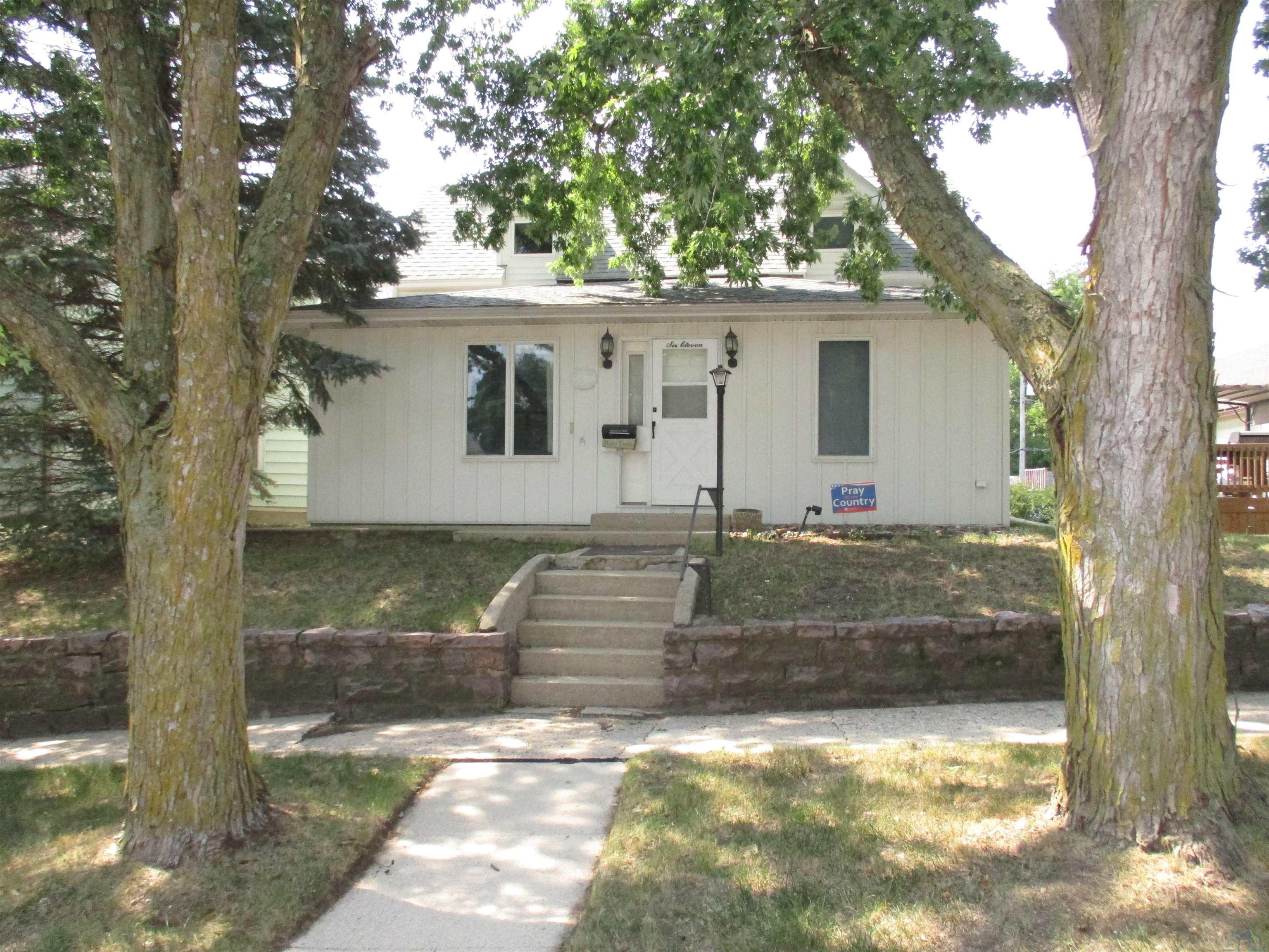 611 Cherry Street W, Cherokee, IA 51012 