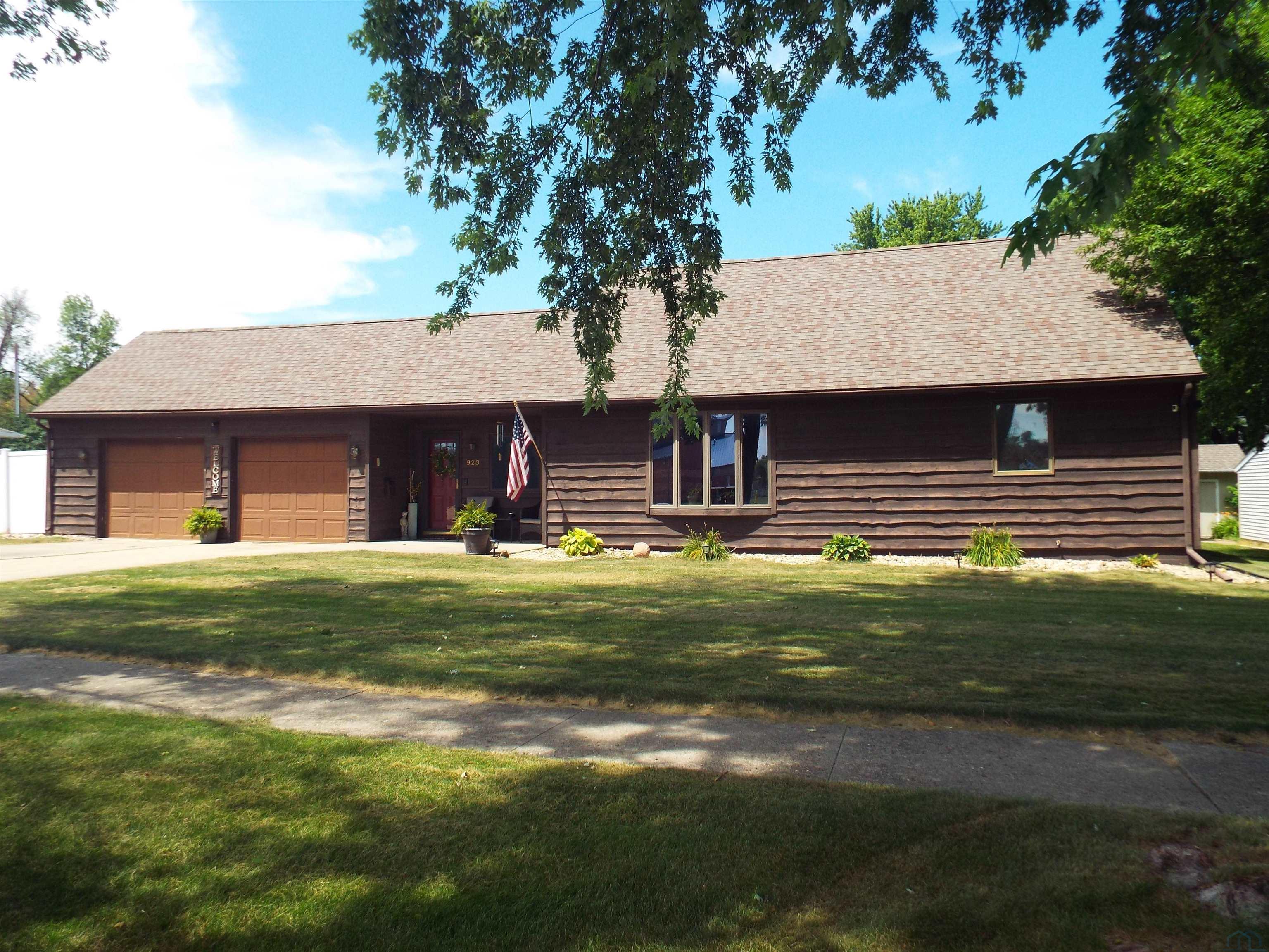 920 1st Street NE, Sibley, IA 51249 