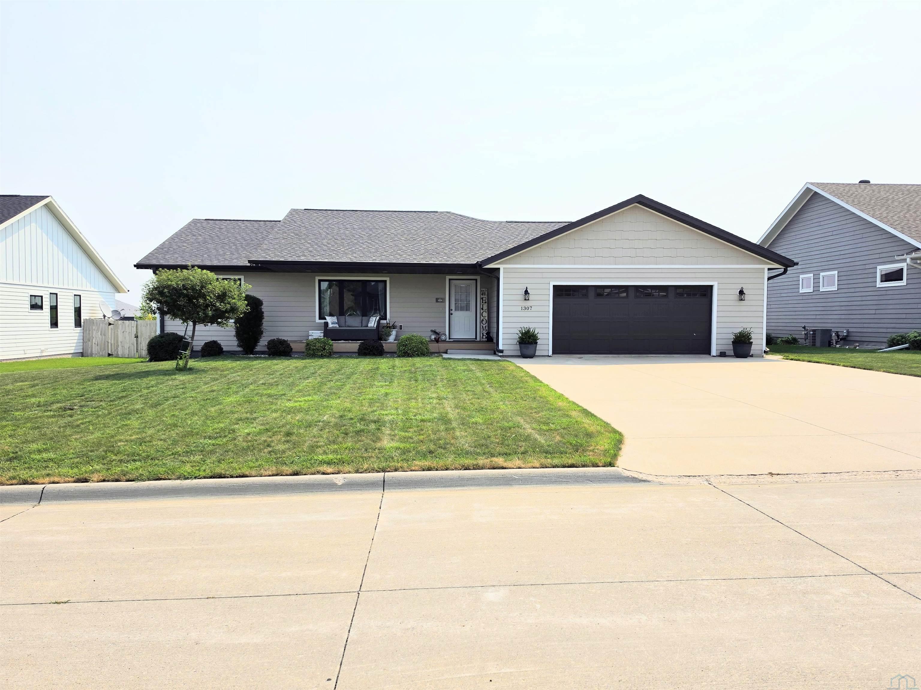 1307 Providence Place SE, Orange City, IA 51041 