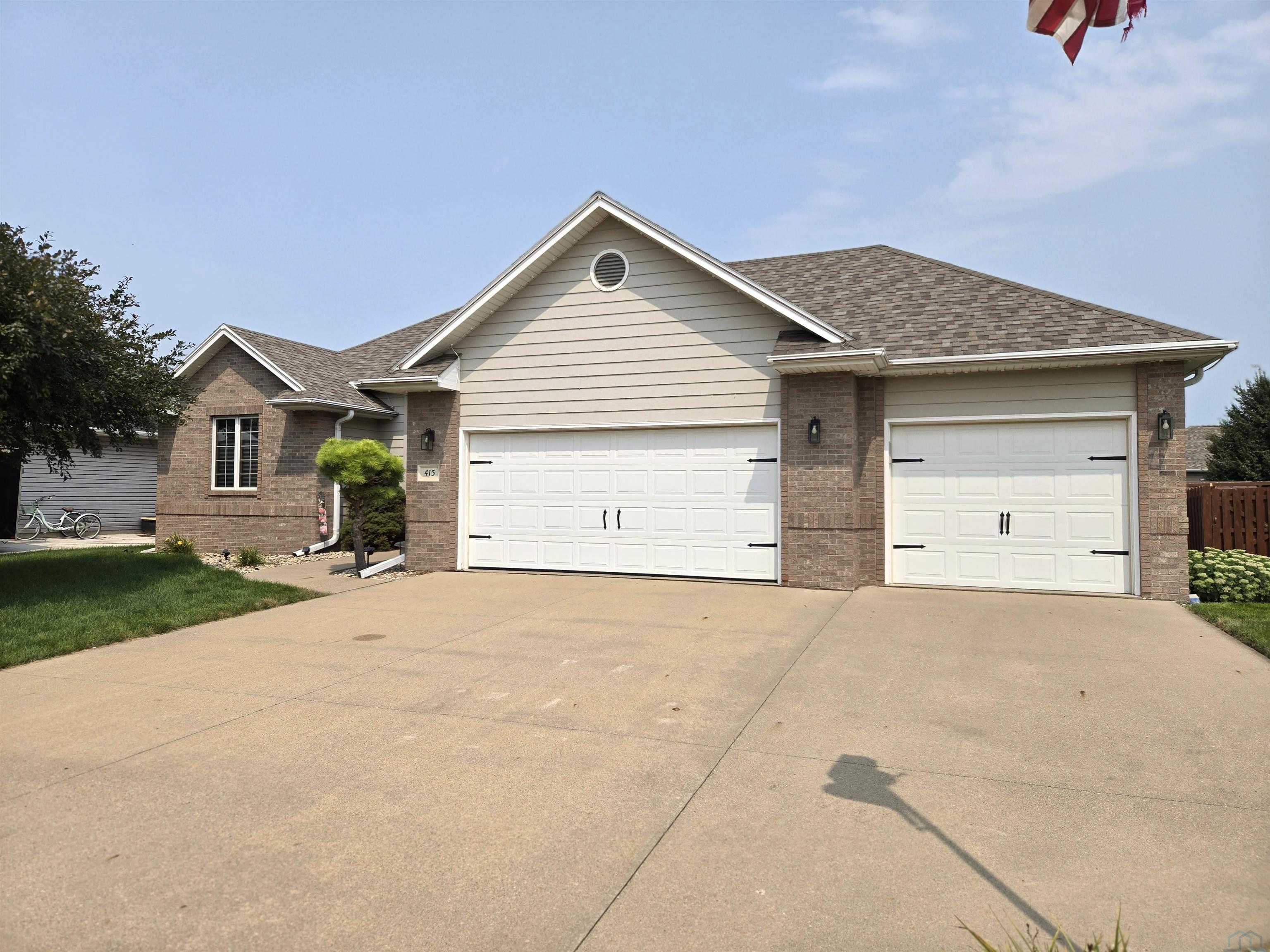 415 Brookshire Ct., Sergeant Bluff, IA 51054 