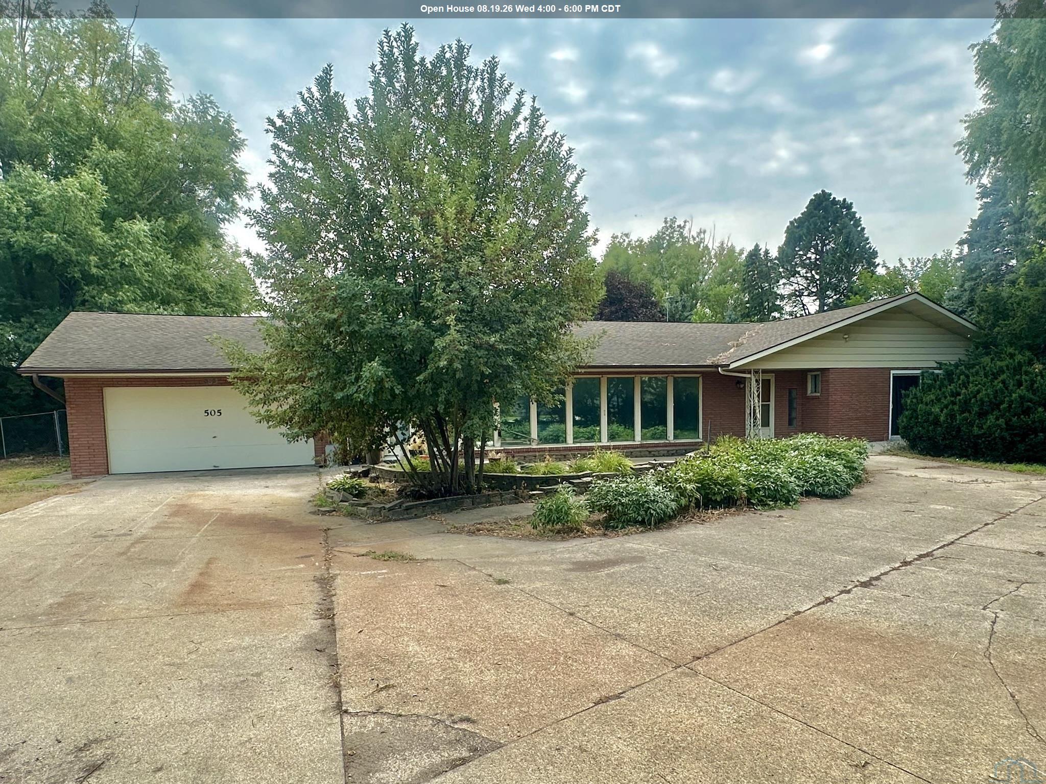 505 W PARK ST						  						 , Sheldon						 , IA						  51201						  