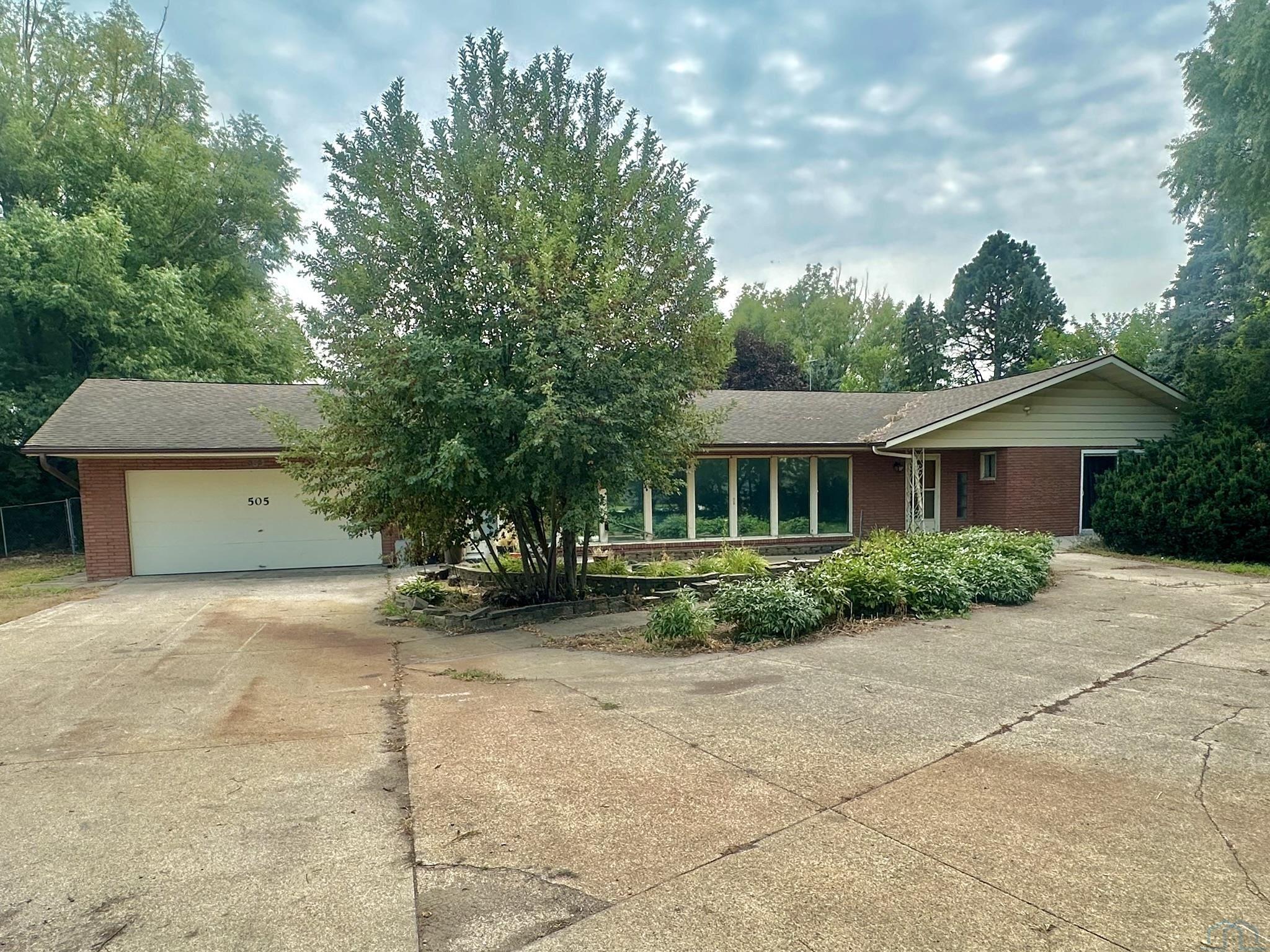 505 PARK ST W, Sheldon, IA 51201 
