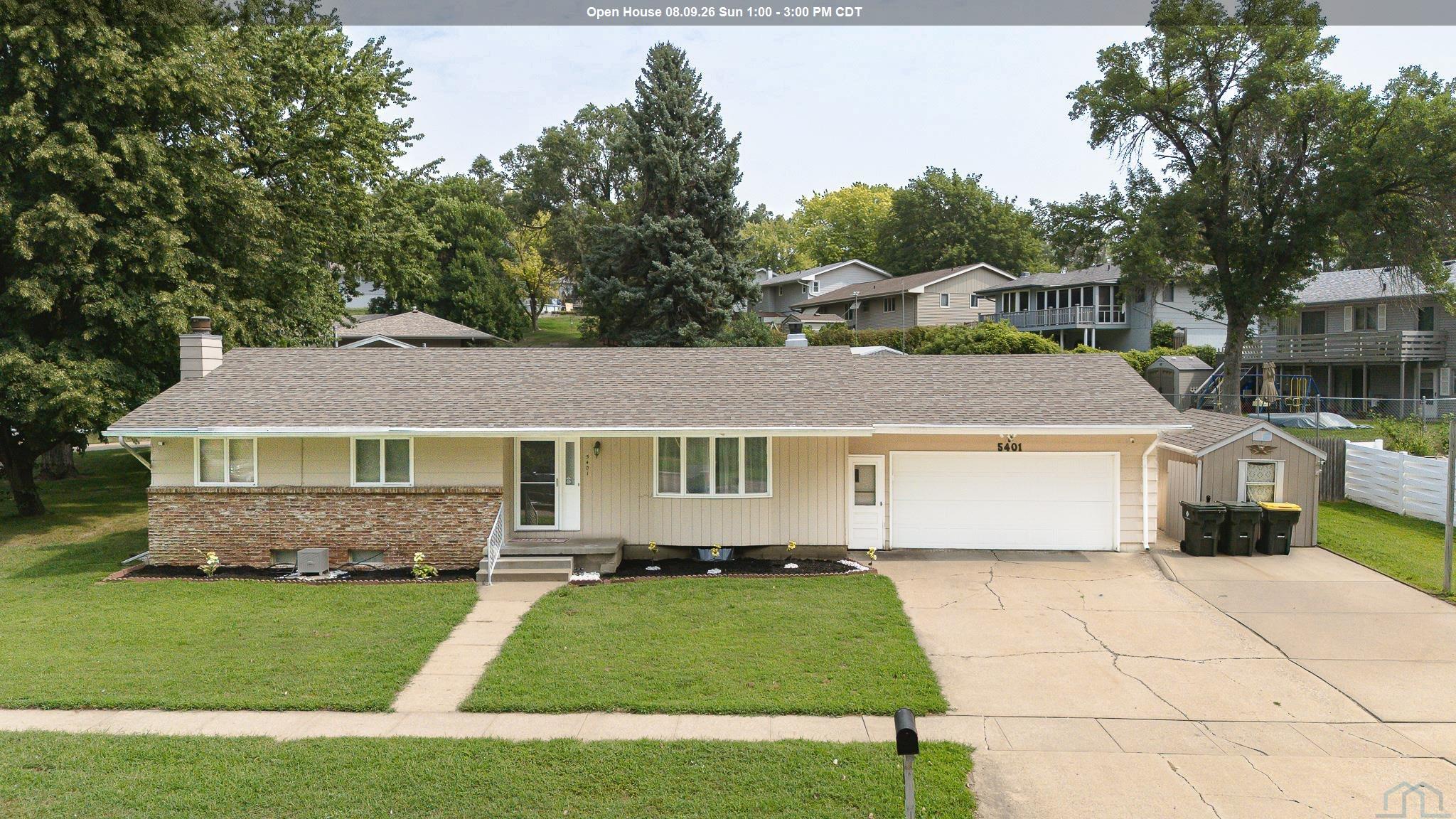 5401 SunnyBrook Dr, Sioux City, IA 51106 