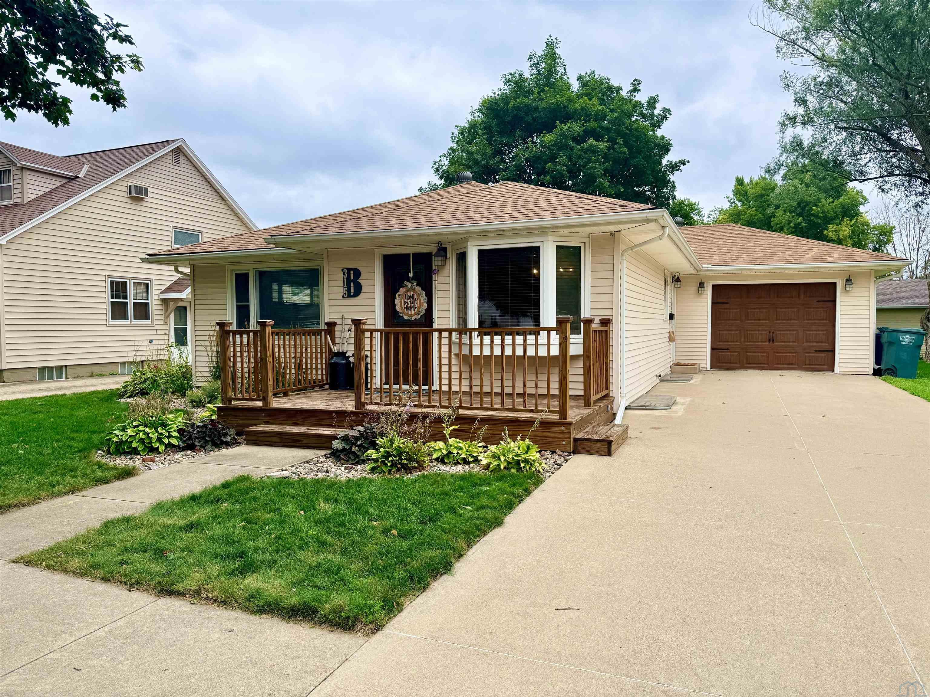 315 2ND ST NW						  						 , Orange City						 , IA						  51041						  