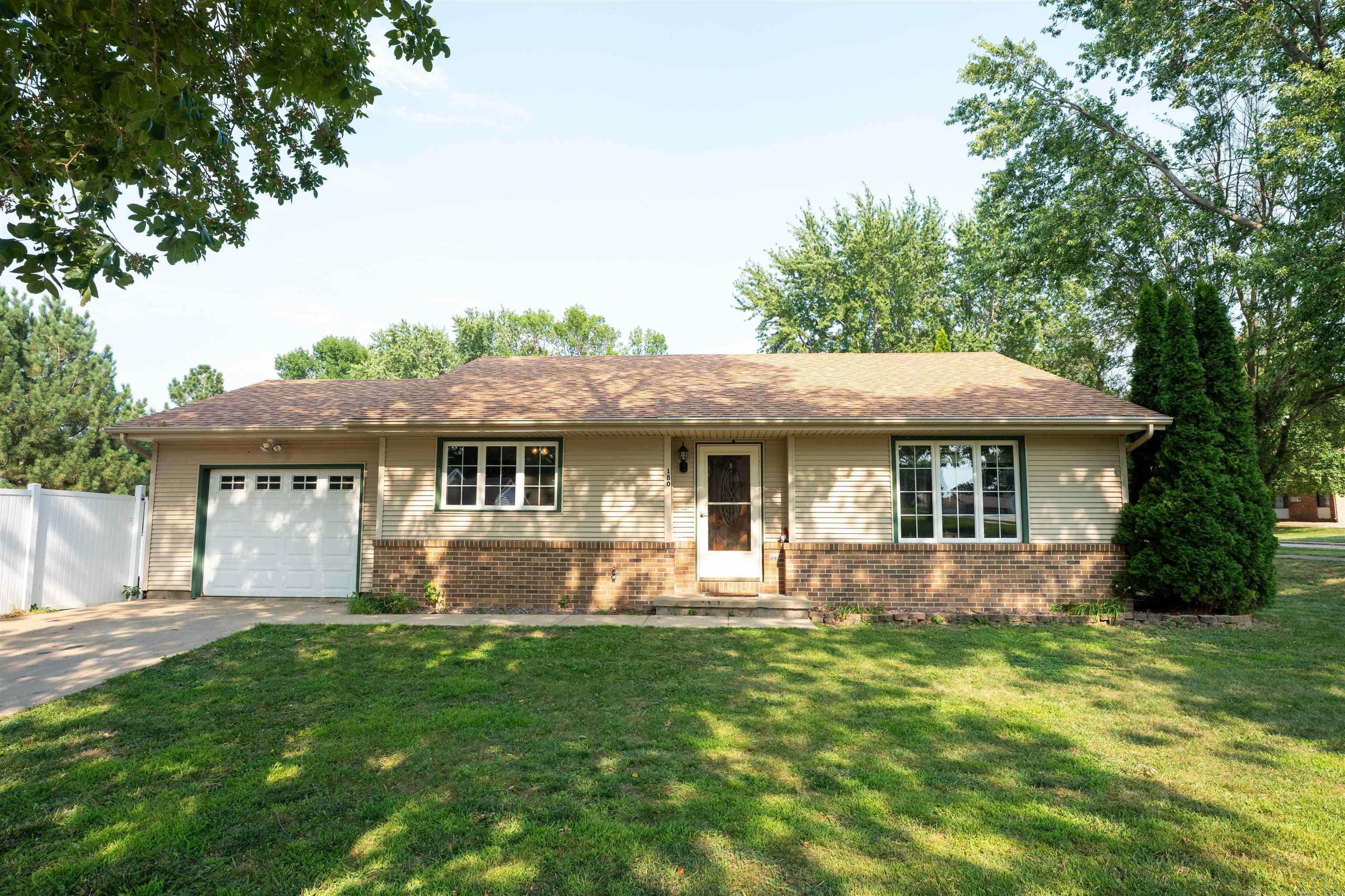 180 11th Avenue SE, LeMars, IA 51031 