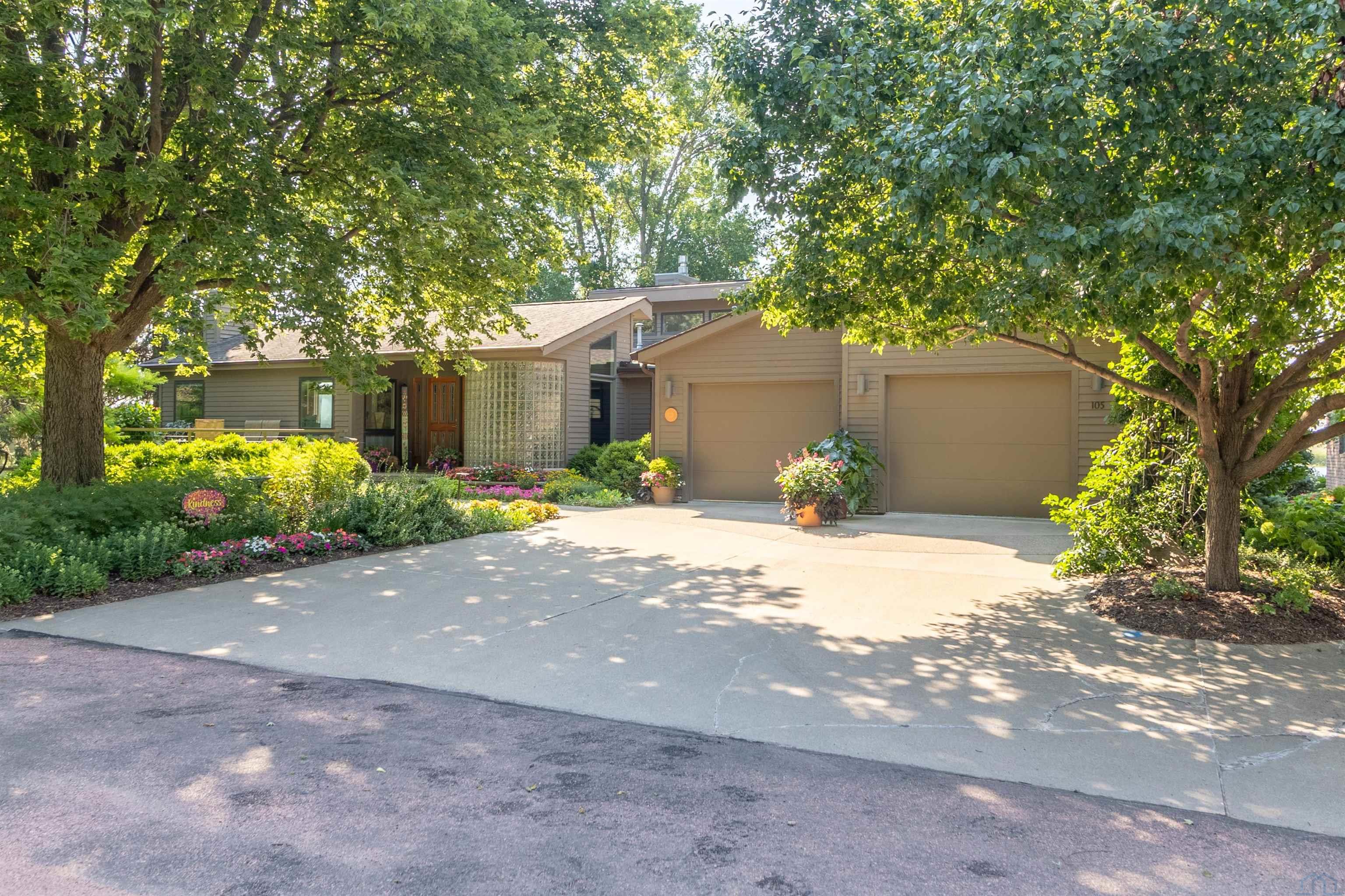 105 Northshore Drive, McCook Lake, SD 57049 