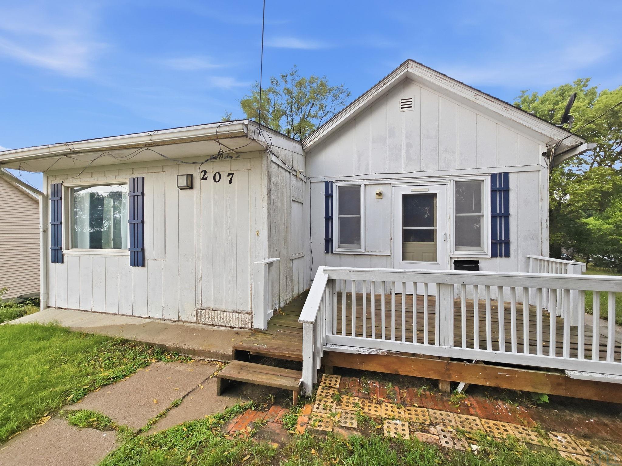 207 Helmer St, Sioux City, IA 51103 