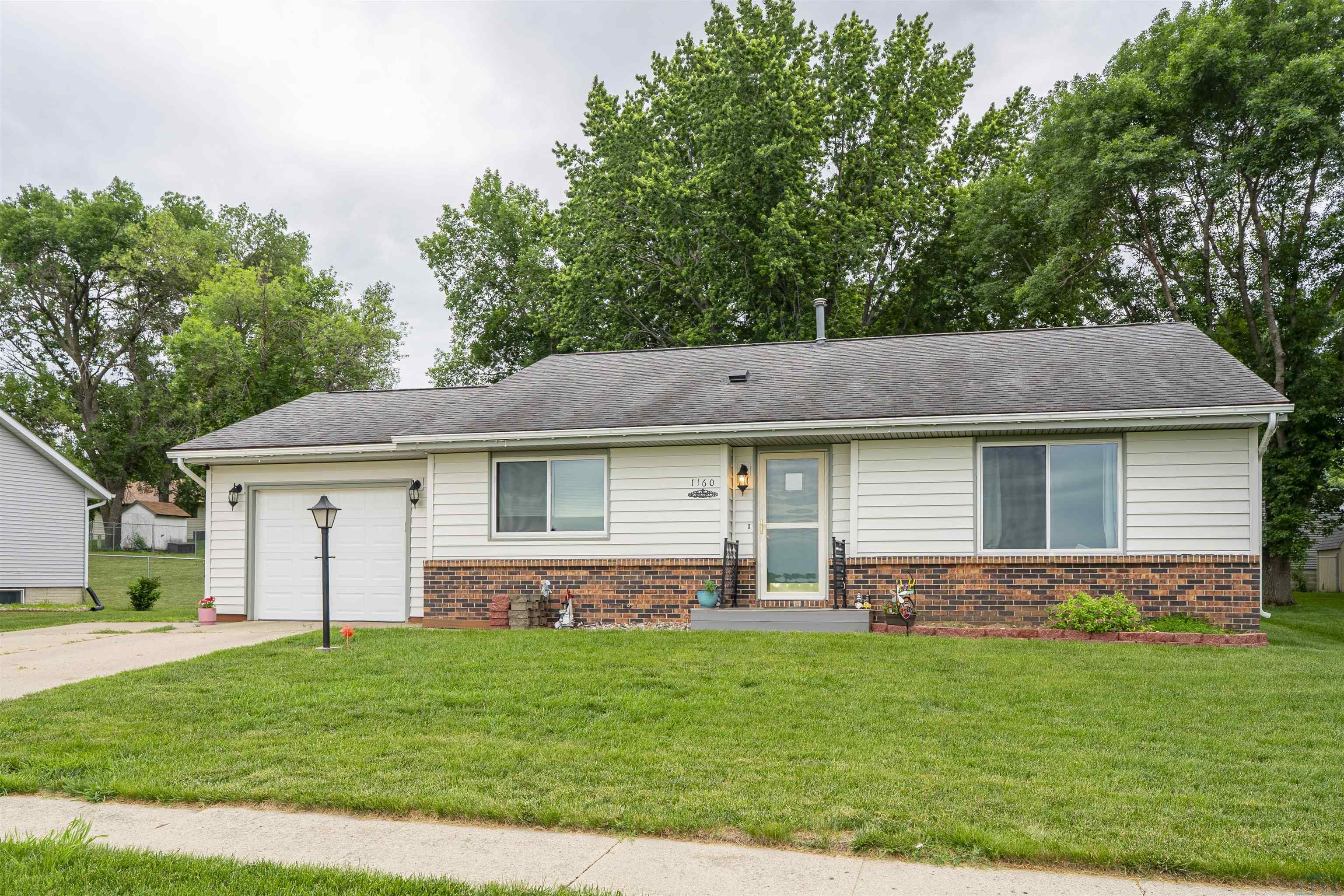 1160 Plymouth St SE, LeMars, IA 51031 