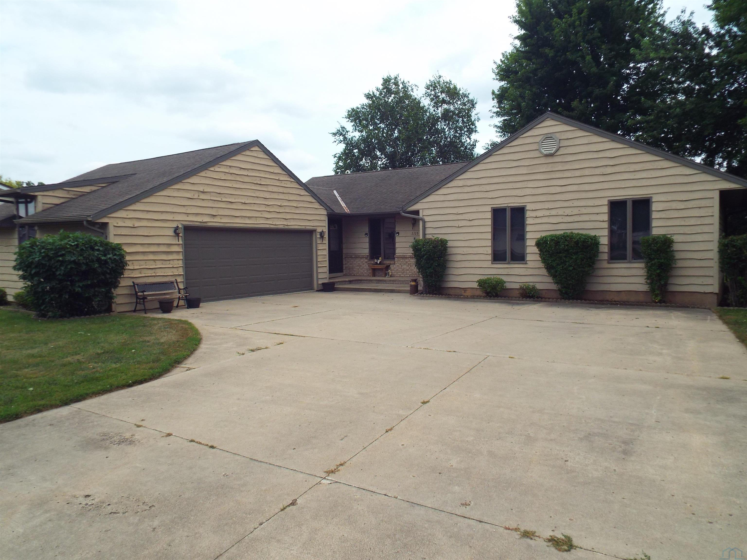 1115 4th Street NE, Sibley, IA 51249 