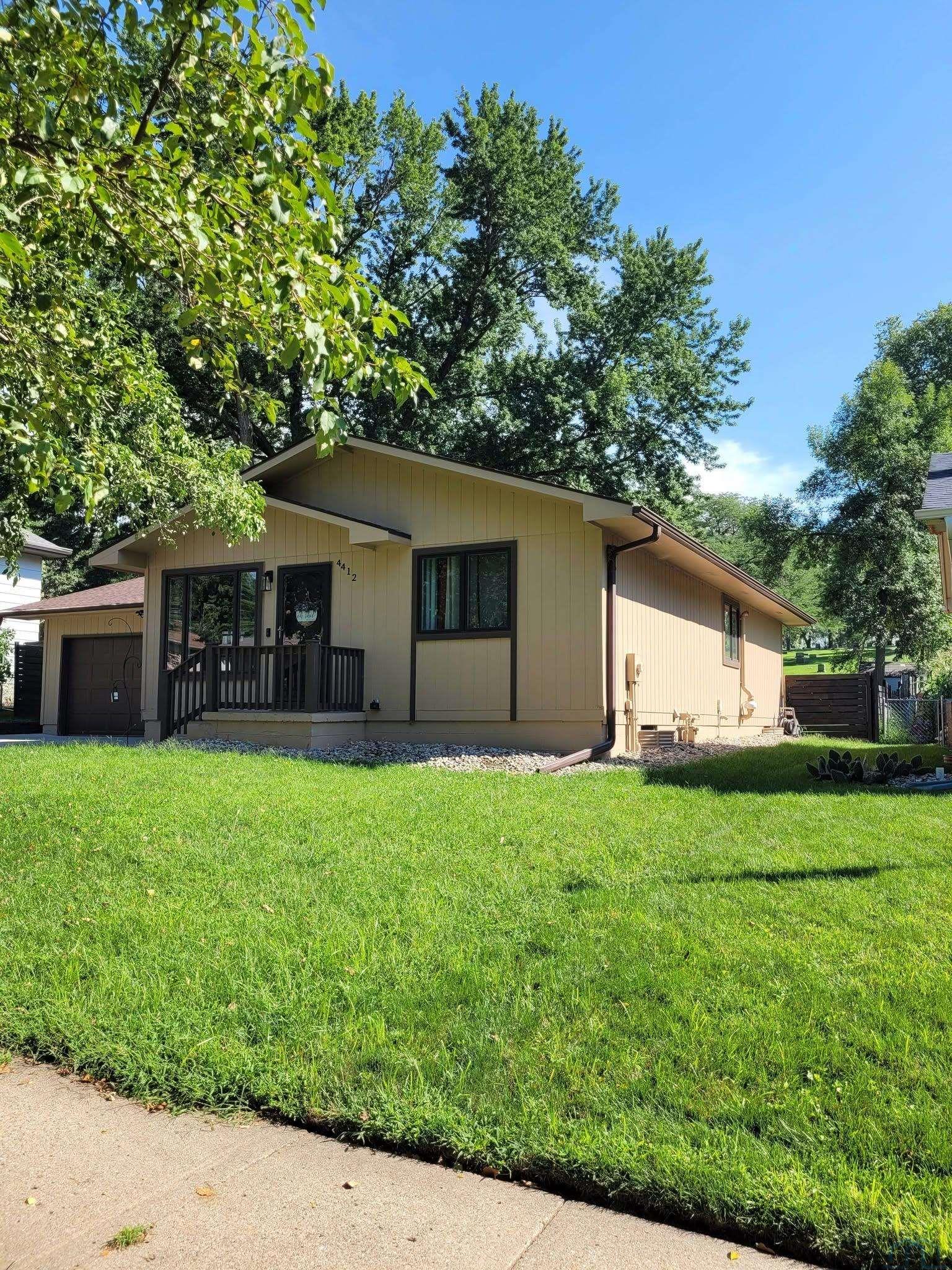 4412 Applewood Avenue, Sioux City, IA 51106 