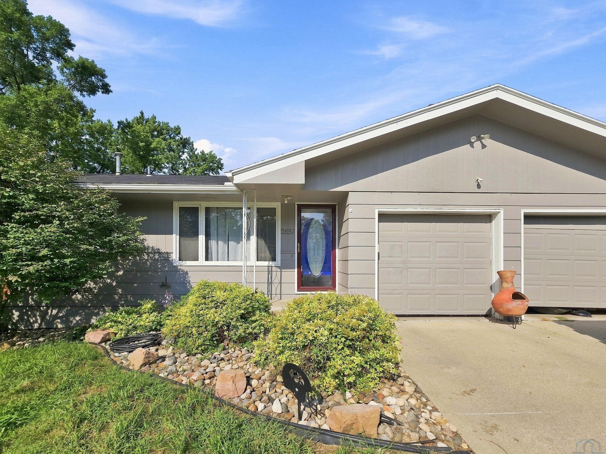 2651 Lyons S, Sioux City, IA 51106 