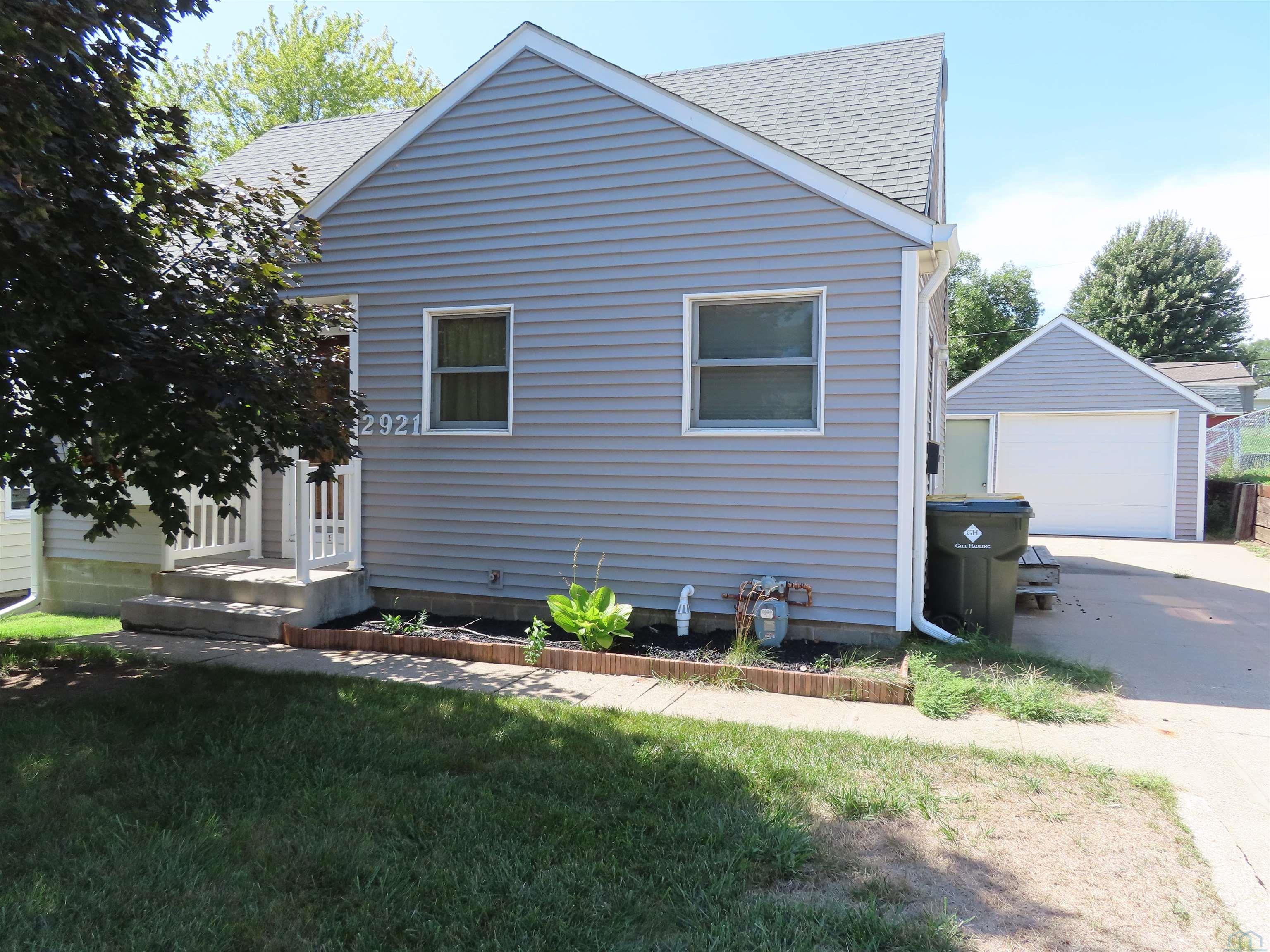 2921 Coral S, Sioux City, IA 51106 